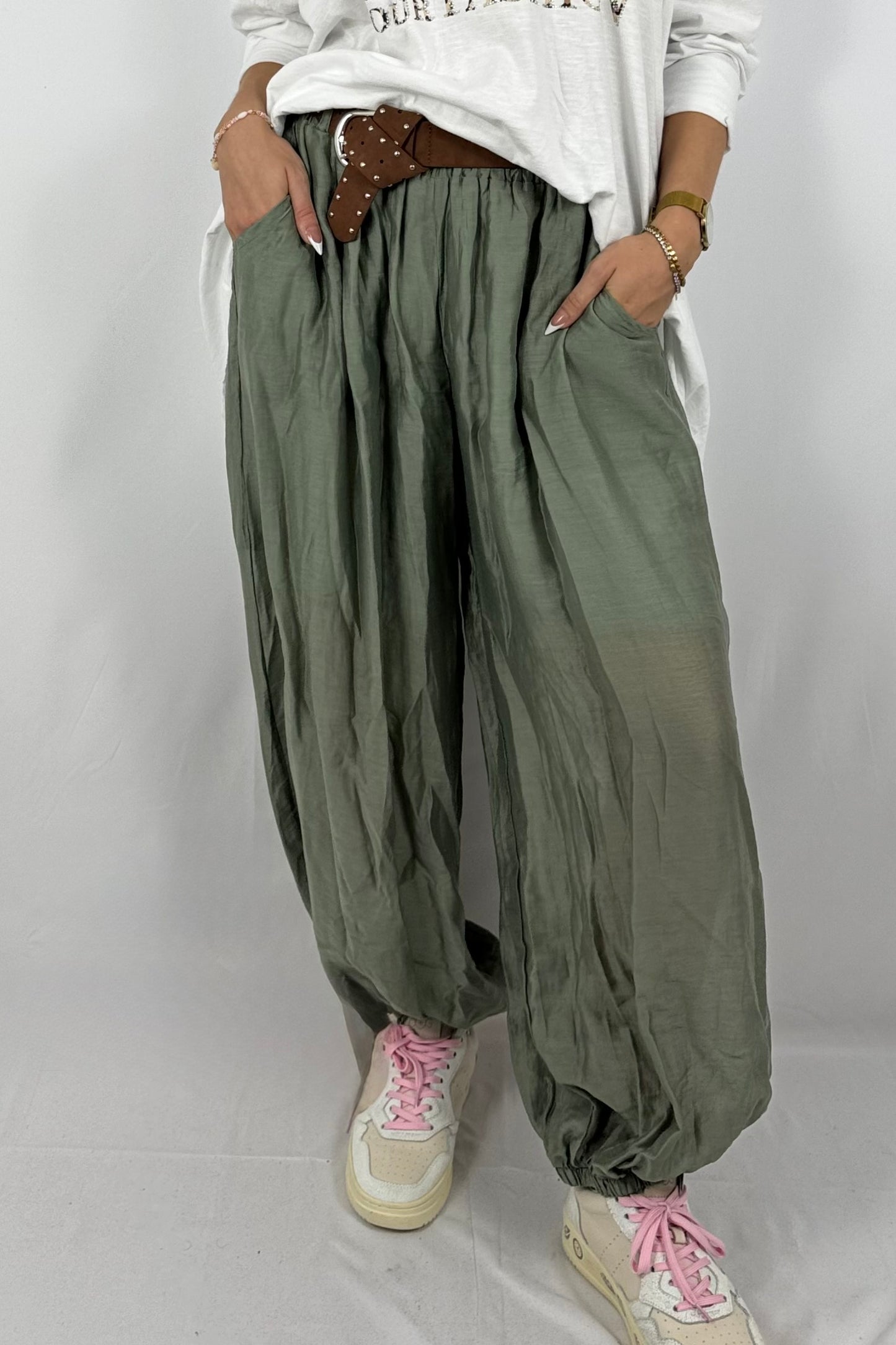 Lässige Ballonhose mit Nietengürtel-Khaki
