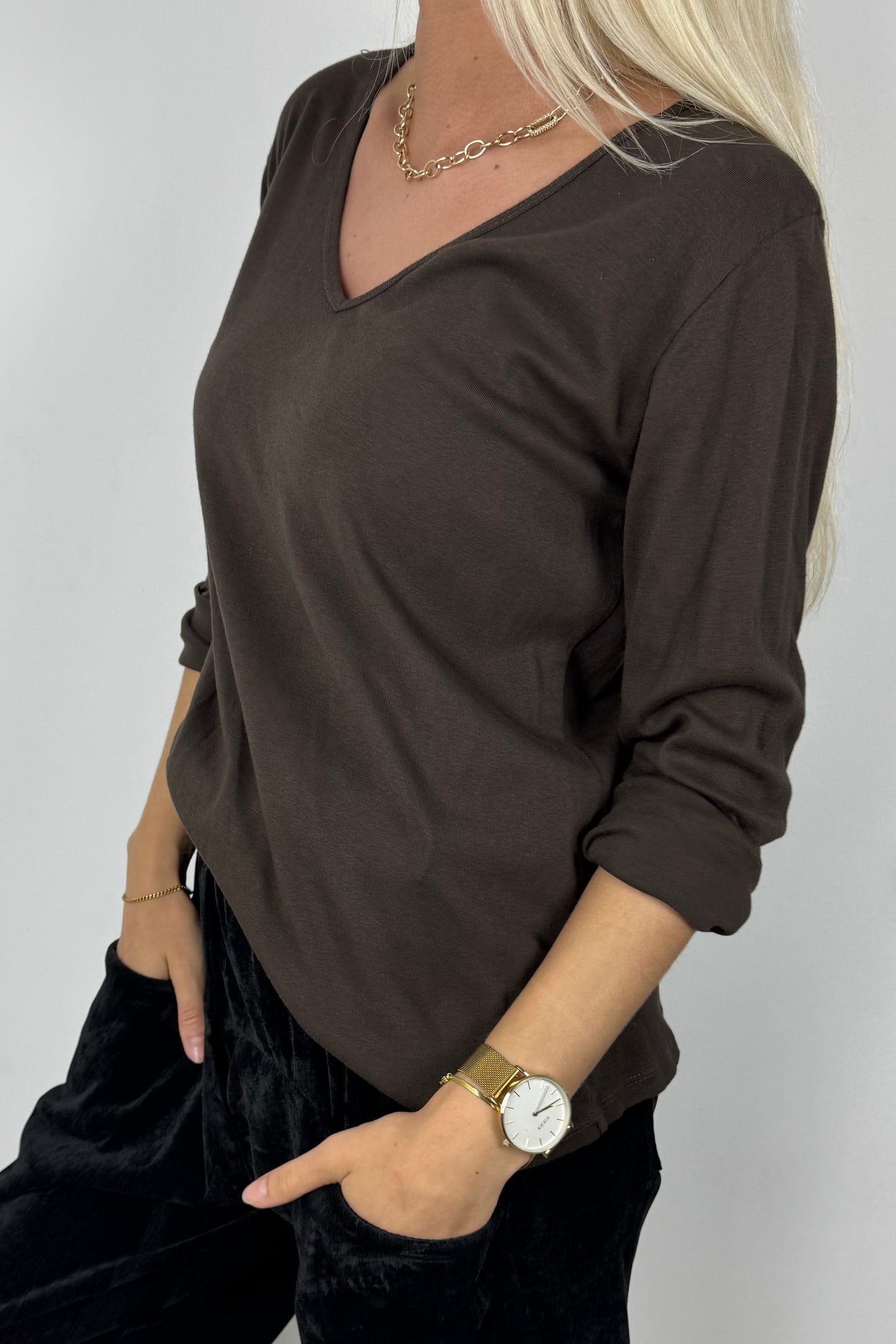 Damen Shirt mit V-Ausschnitt und gekrempelten Ärmeln