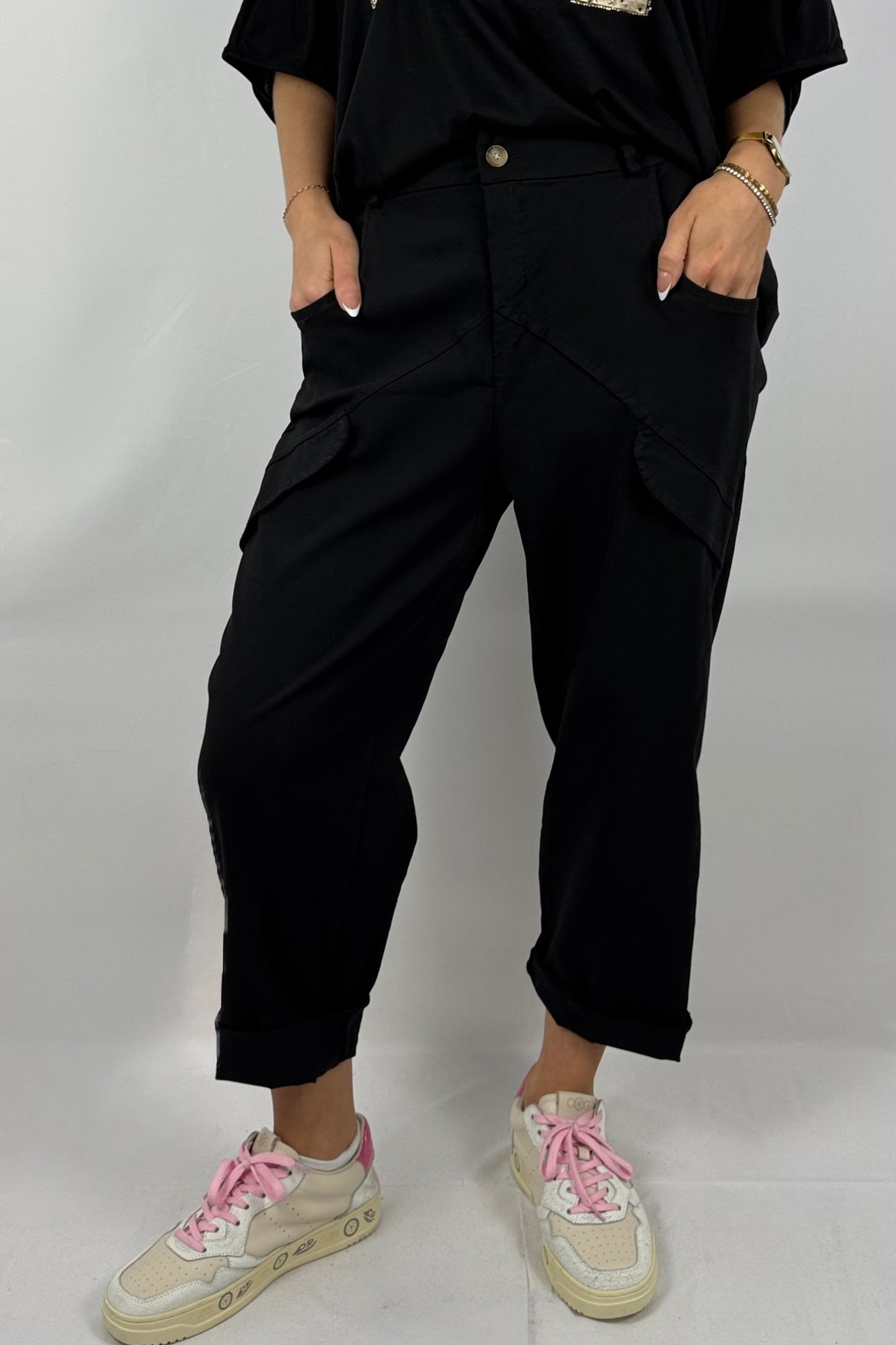 7/8-Hose mit asymmetrischen Taschen-Schwarz