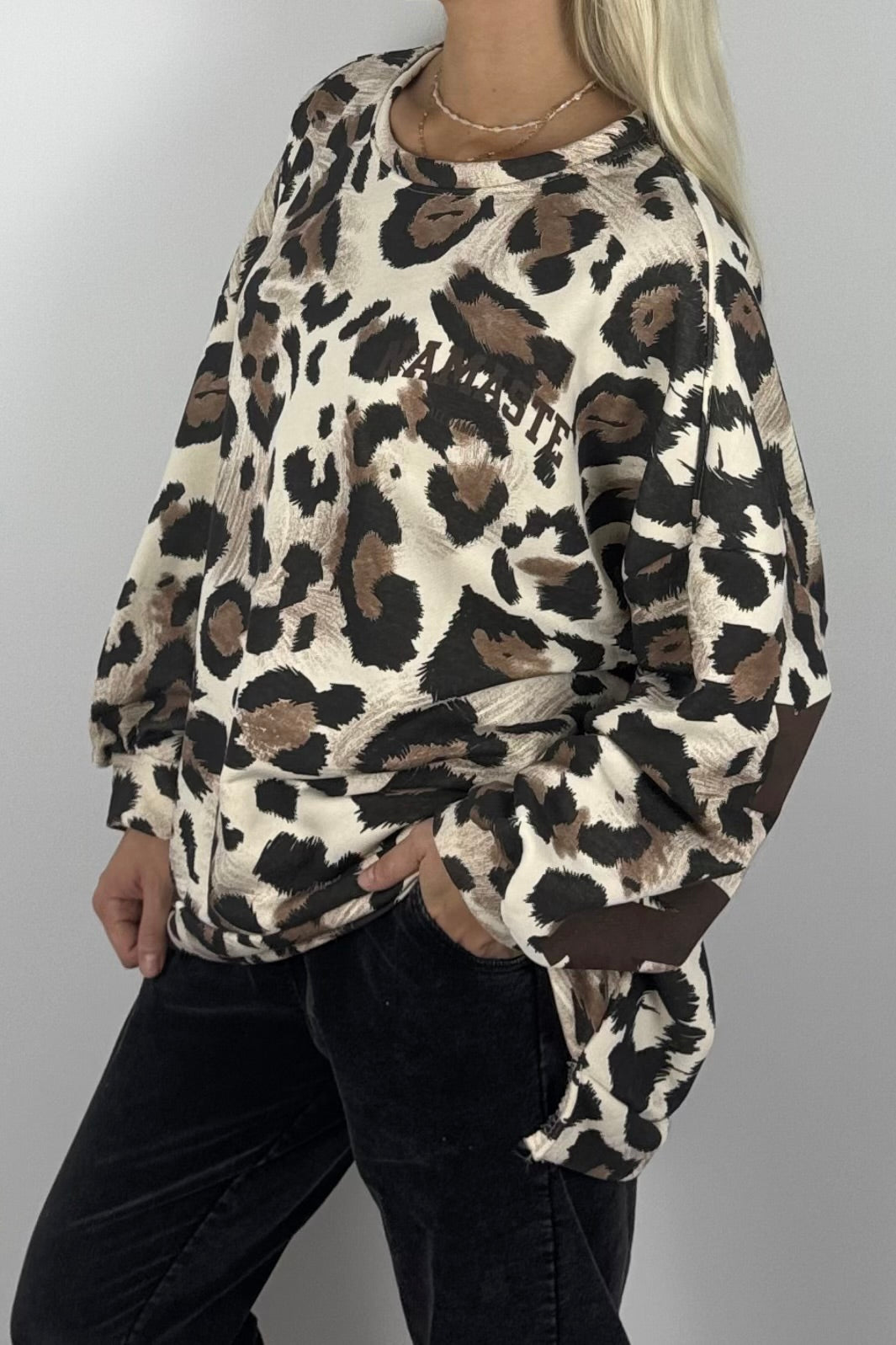 Leo Oversize Sweatshirt „Namaste“-Beige