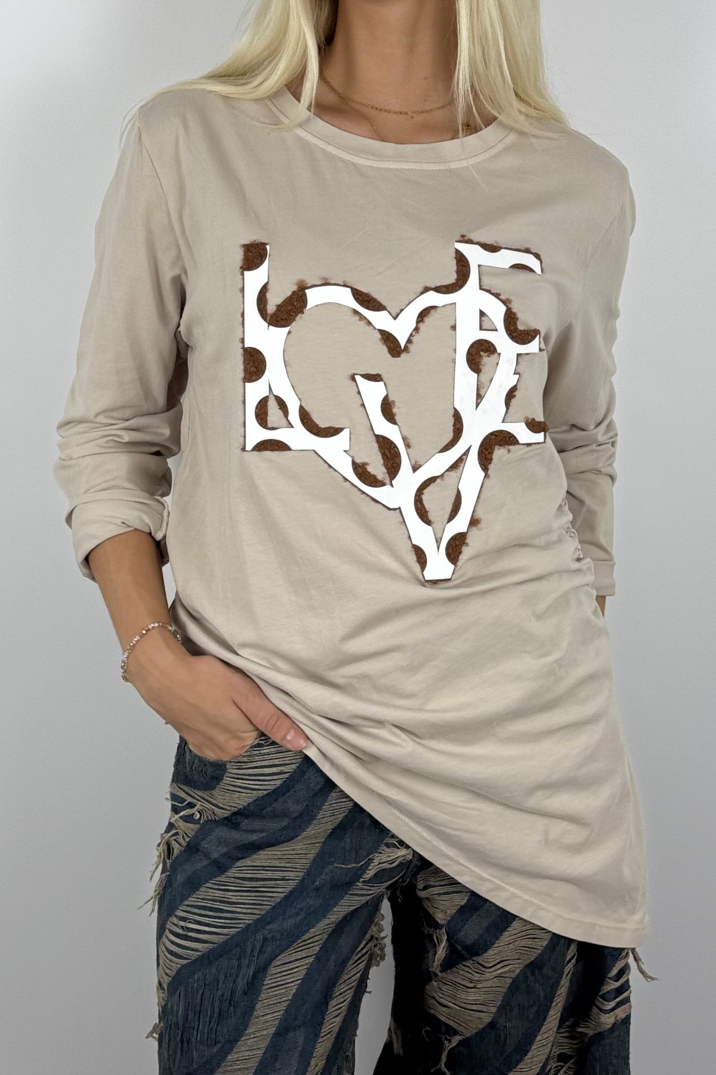 Damen Longshirt „LOVE“ mit Herz-Print – Oversize-Beige