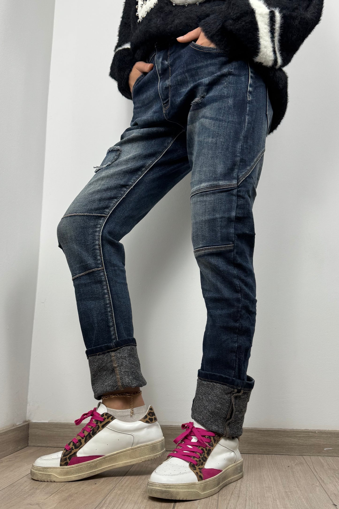 Damen Jeans mit modischen Details