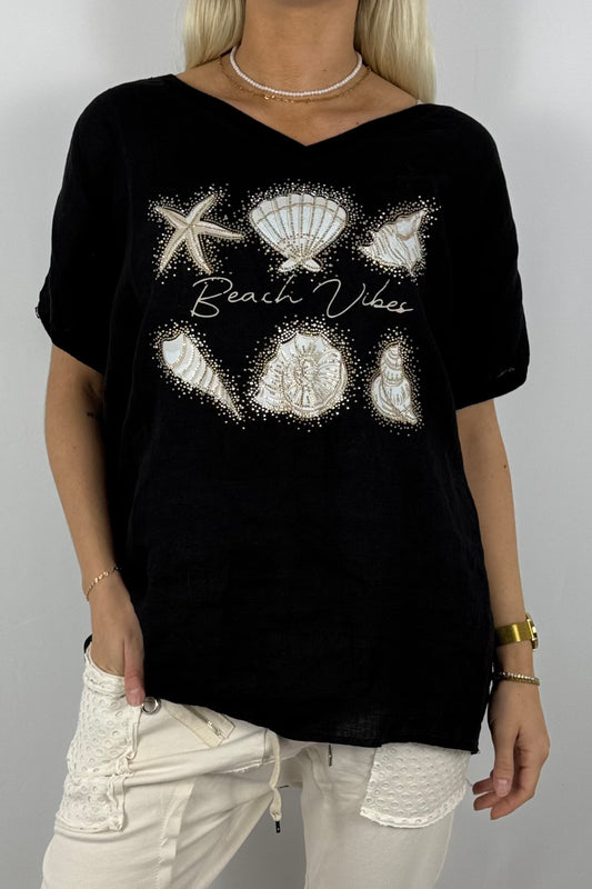 Leinen-Shirt „Beach Vibes“ mit Muschel-Motiv und Häkelrücken-Schwarz