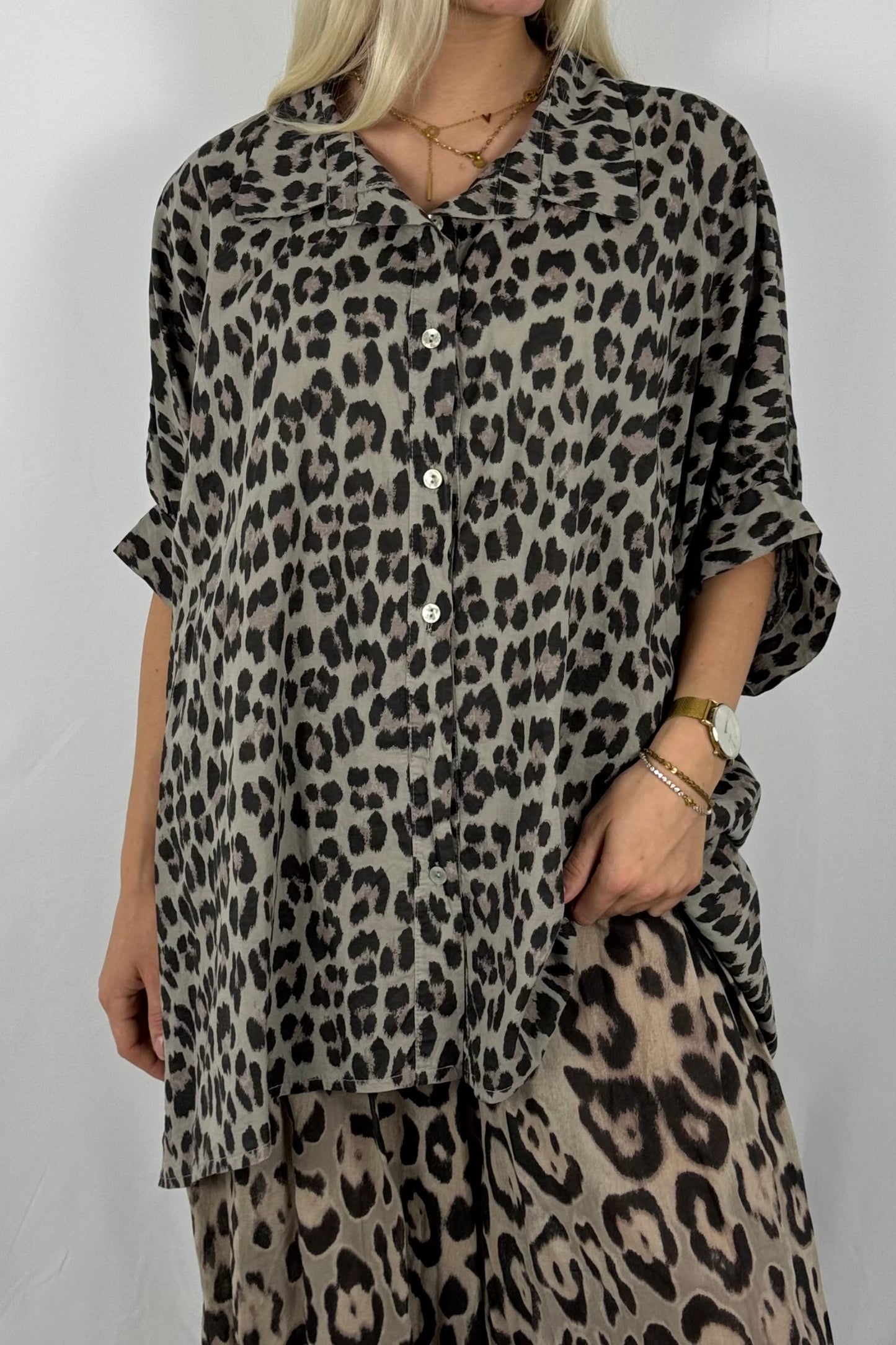 Leo-Bluse aus Baumwolle – lässiger Oversize-Look-Mud