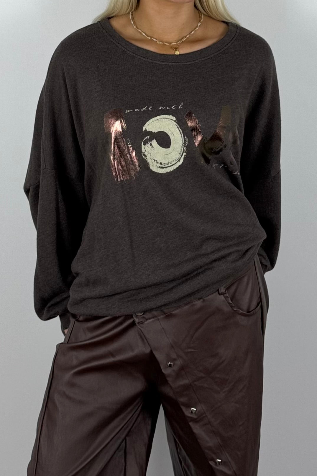 Damen Oversize Sweatshirt „LOVE“ – Schoko