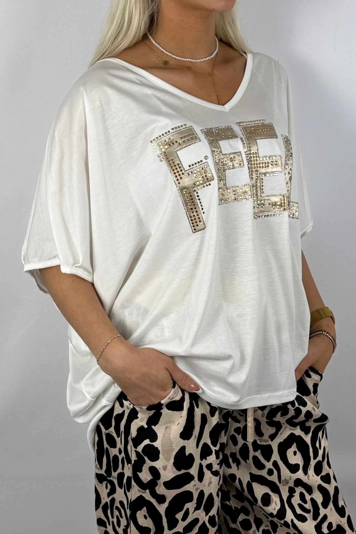Oversize-Shirt mit „FEEL“-Strass-Applikation-Weiß