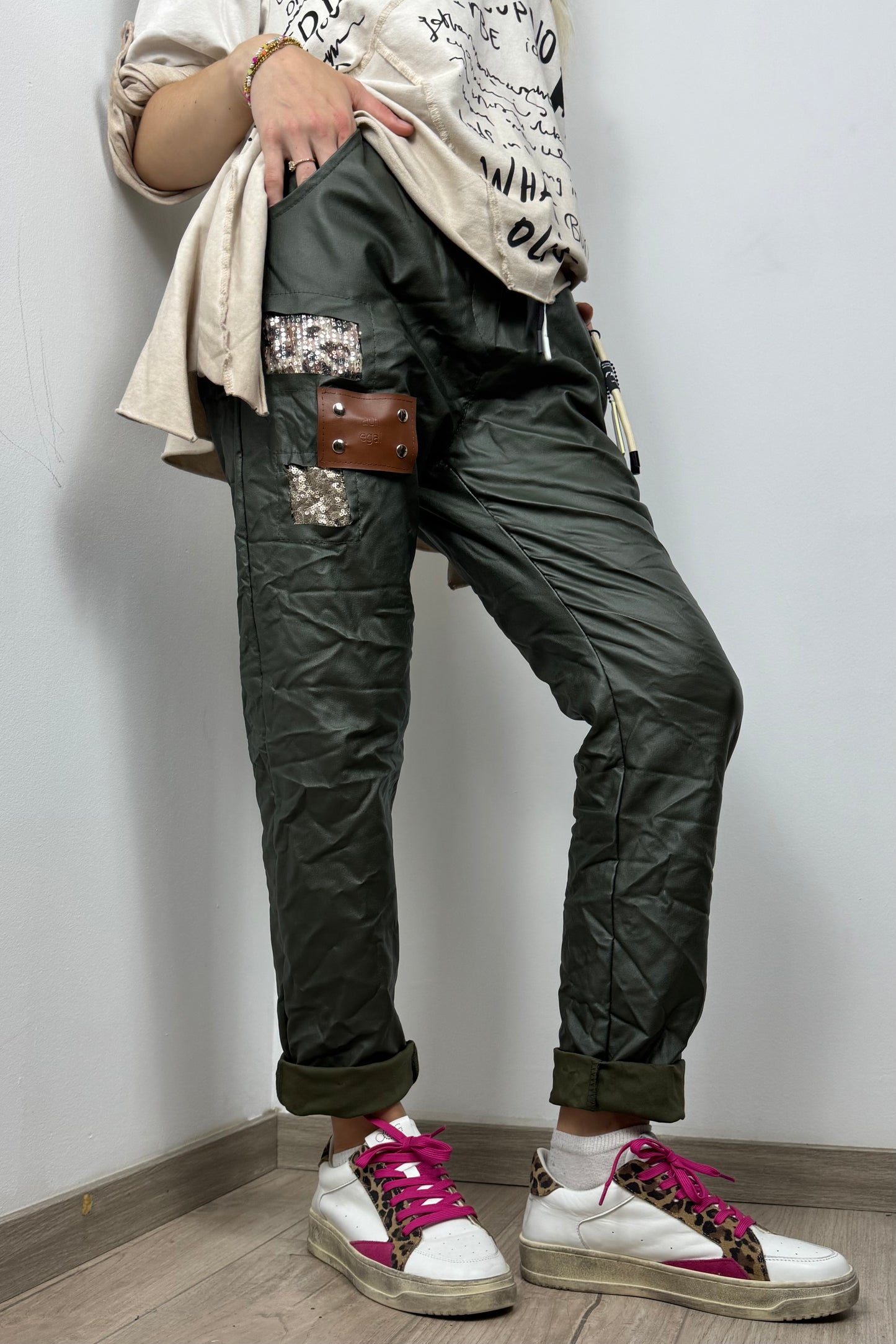Stylische Patchwork-Joggerhose mit Zierdetails
