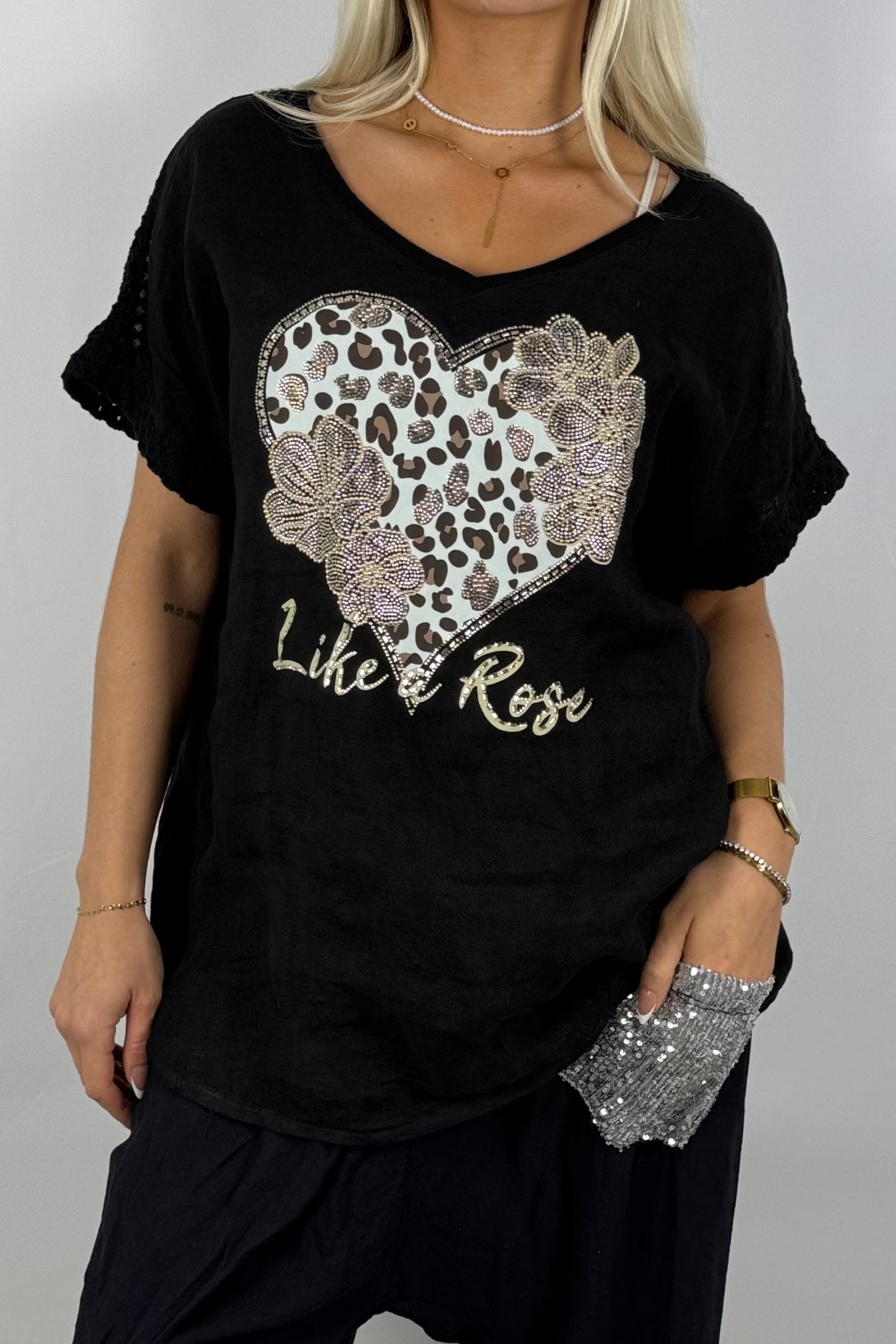 Leinen-Shirt mit Herzmotiv und Strass-Schwarz