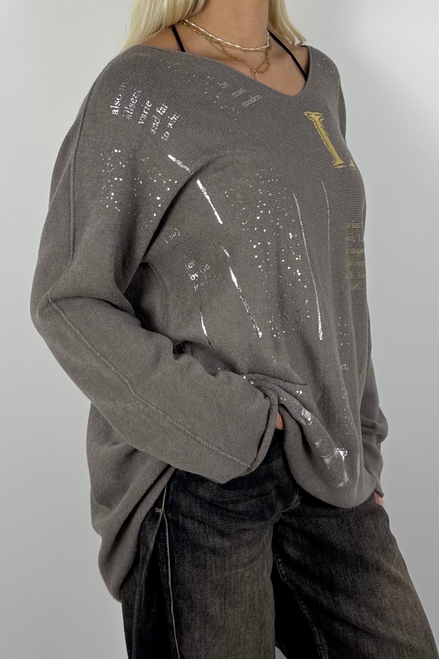 Oversize Shirt mit V-Ausschnitt & Metallic-Print-Mud