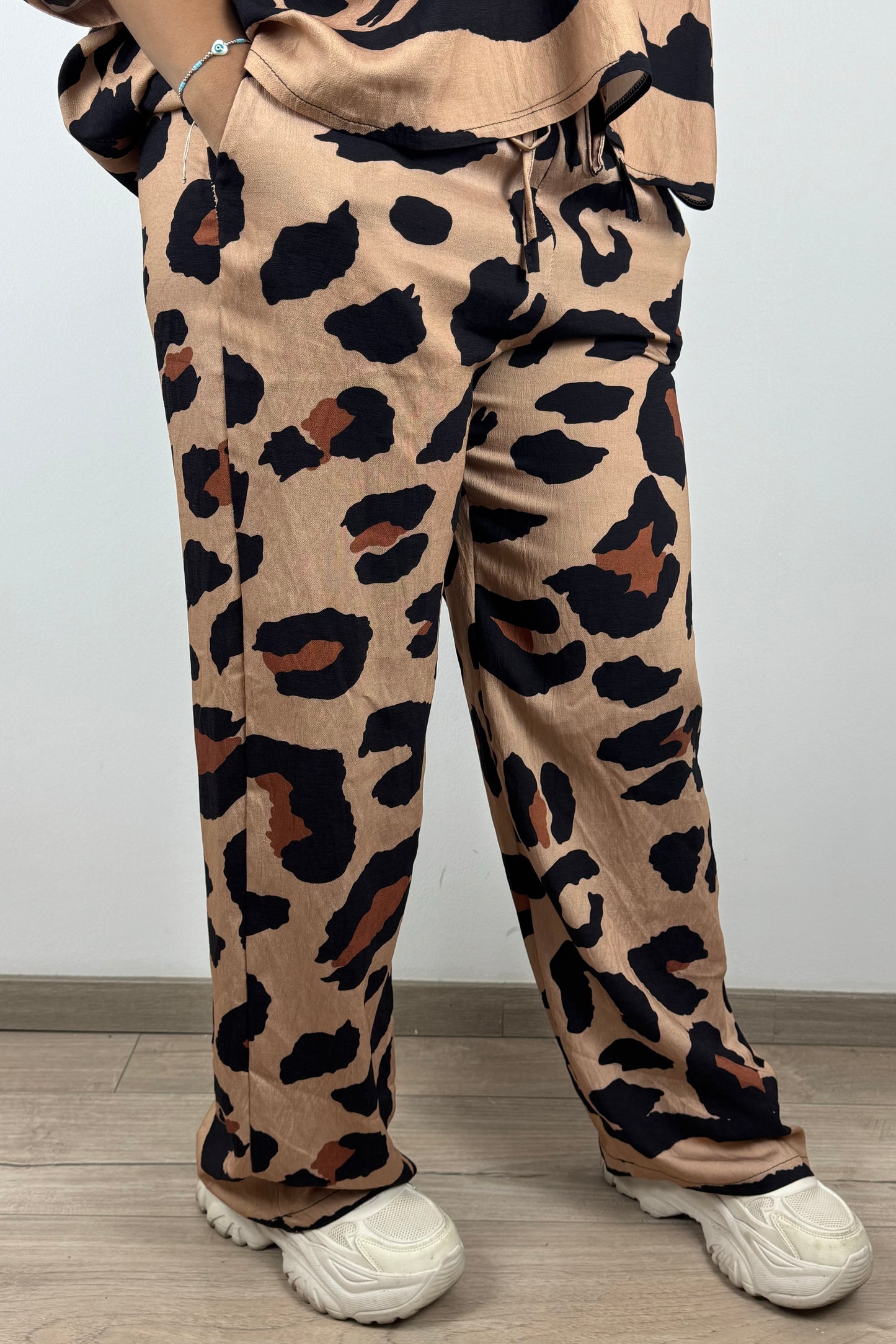 Hose mit Leopardenmuster – weiter Bein-Schnitt, bequem