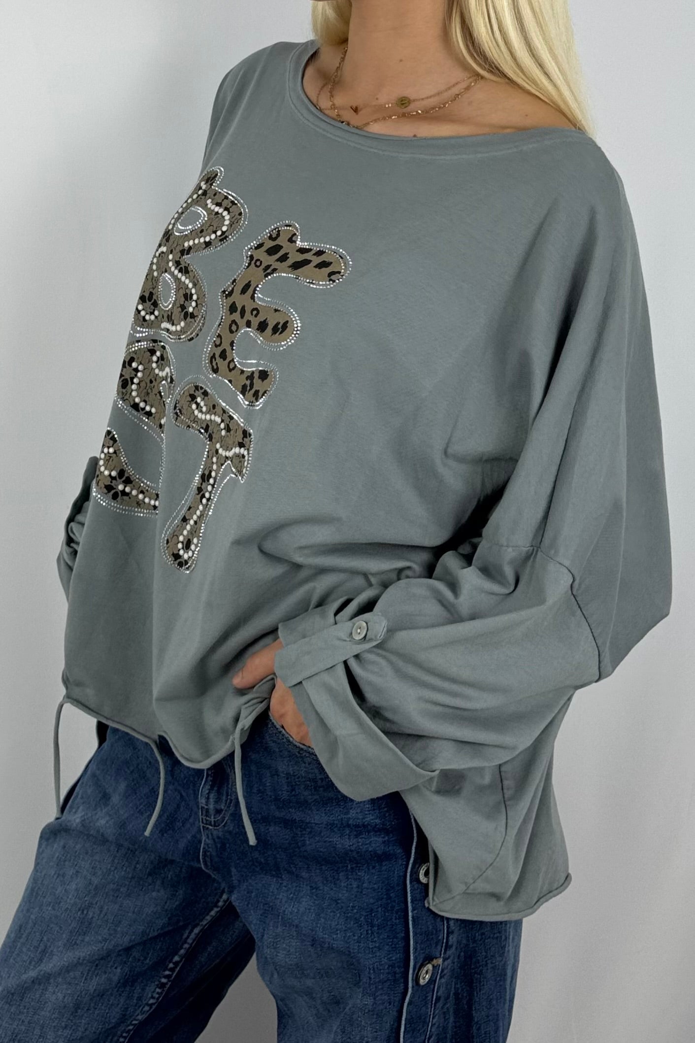 Oversize-Shirt „BEST“ mit Leo-Print und Strass-Details-grau
