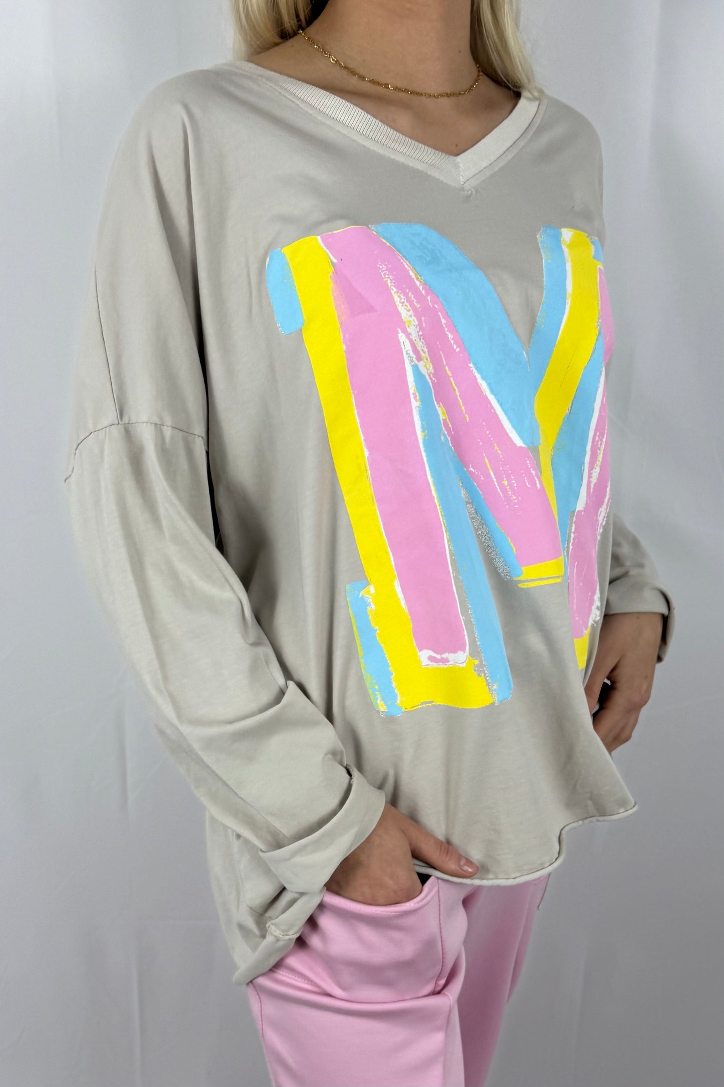 Oversize Shirt mit V-Ausschnitt & Letter-Print –Beige