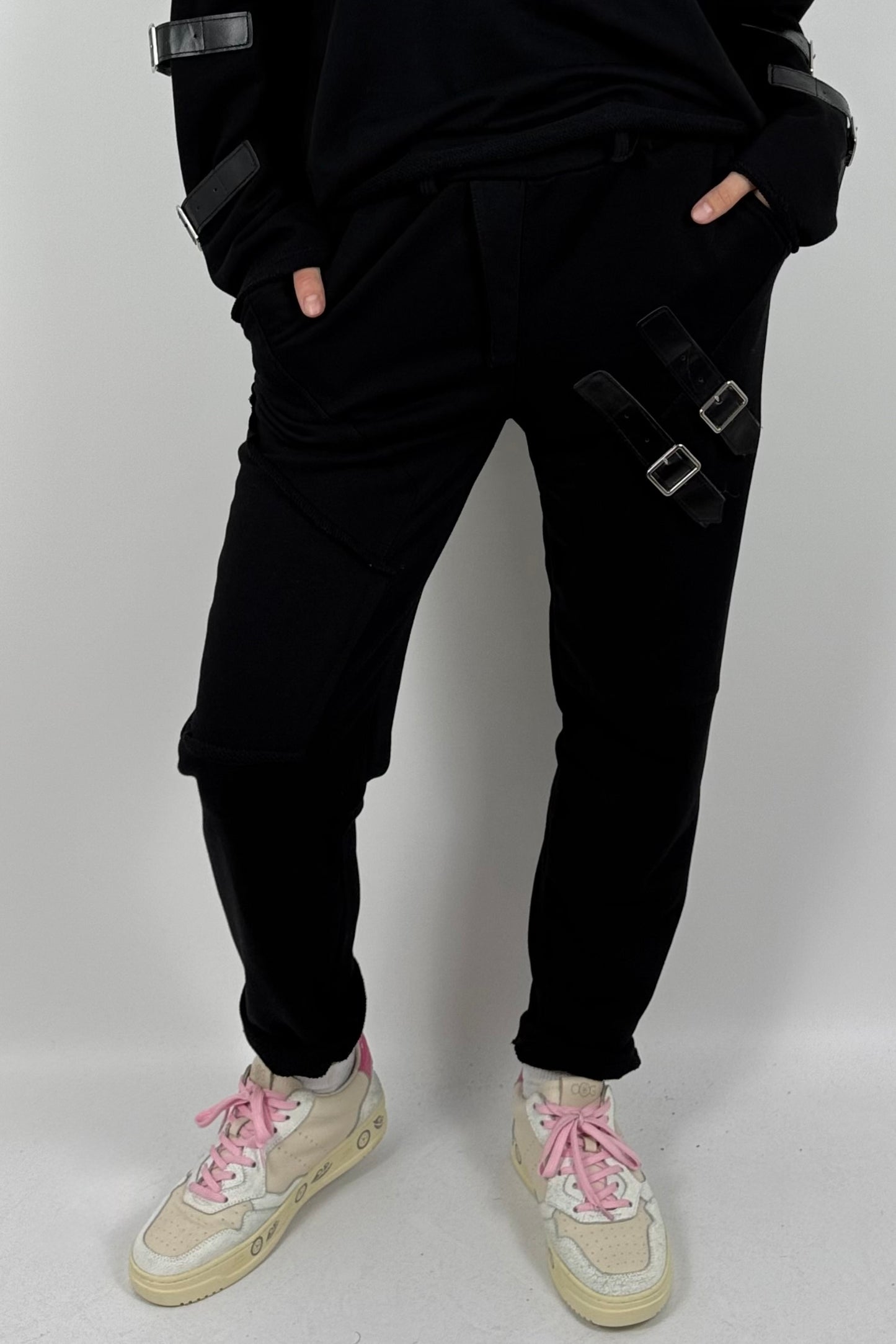 Lässige Oversize Jogginghose mit Schnallen-Details – Schwarz