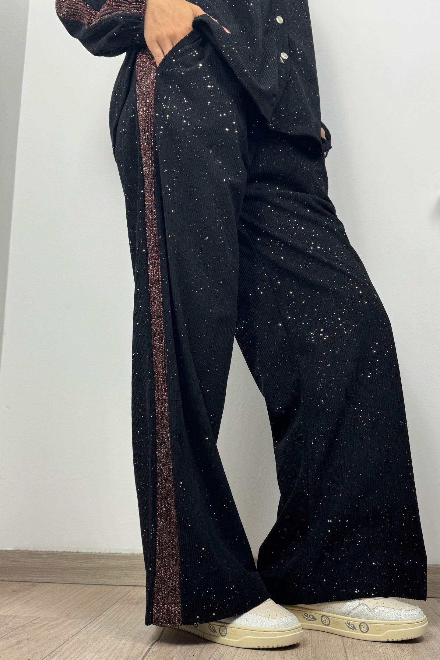 Cordhose mit Glitzerdetails –Schwarz
