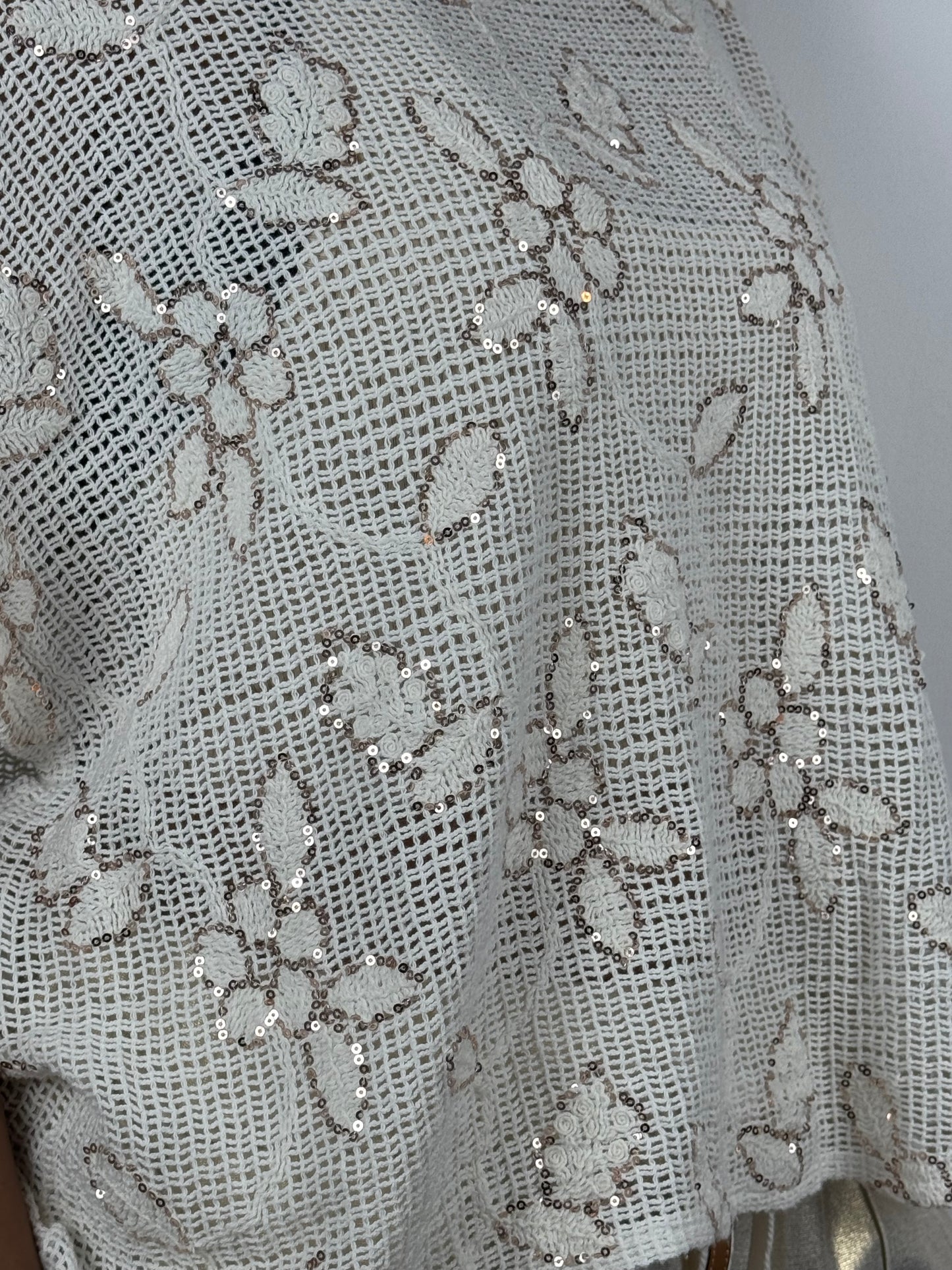 Damen-Häkelshirt mit floralem Muster – romantischer Look