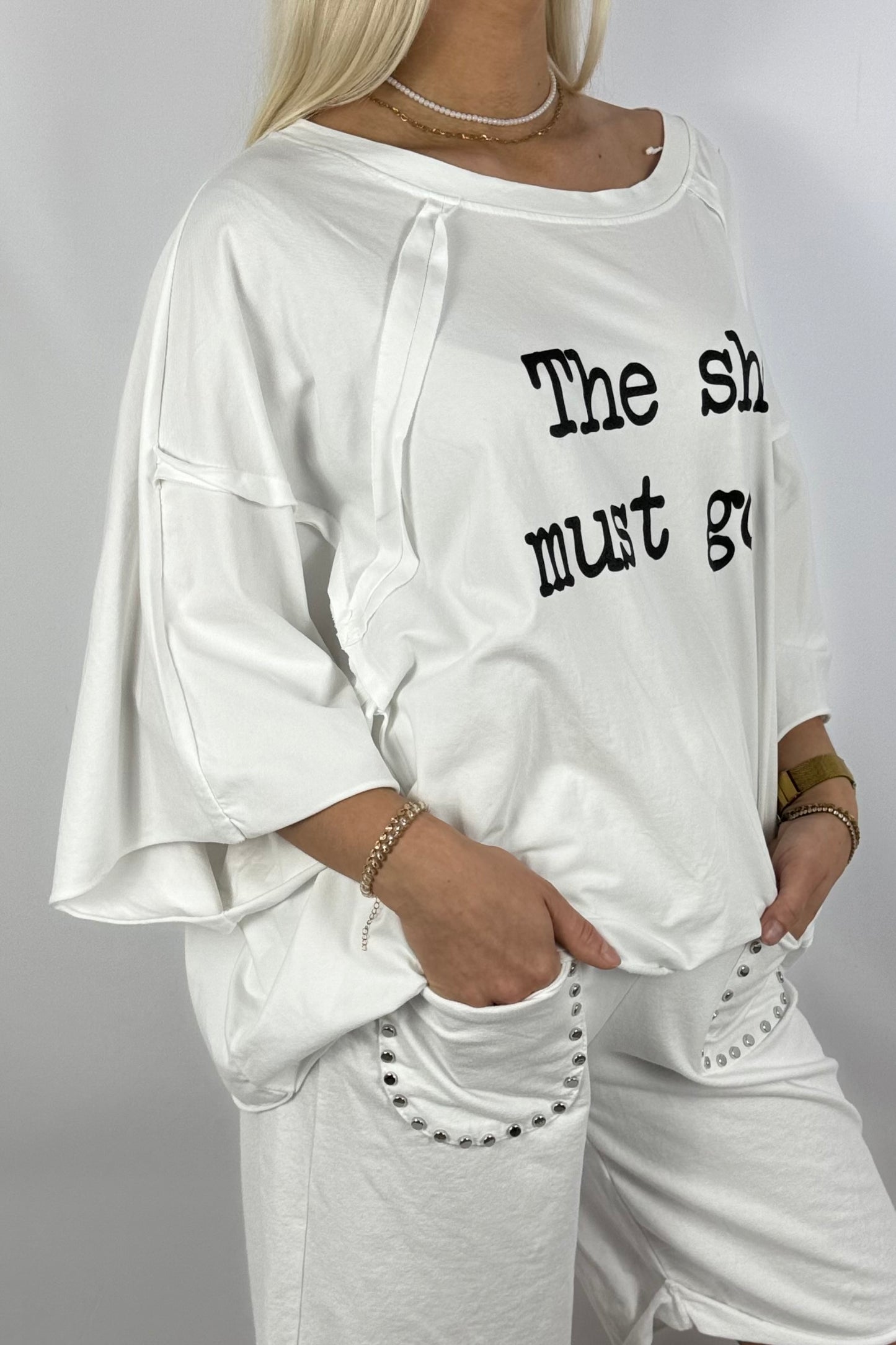 Oversize-Shirt „The show must go on“-Weiß