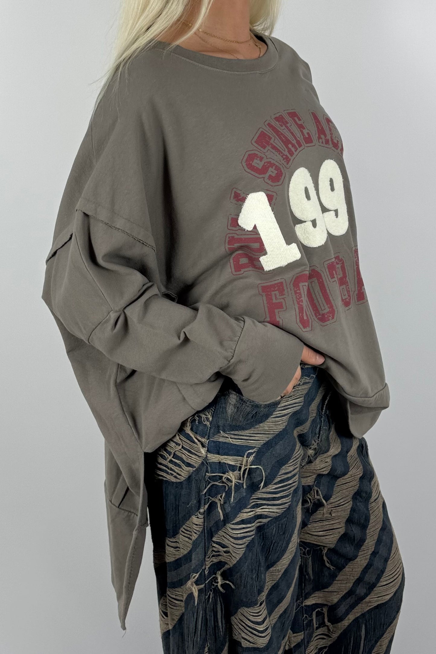 Damen Oversize Sweatshirt „1992 Football“ – College Style-Mud