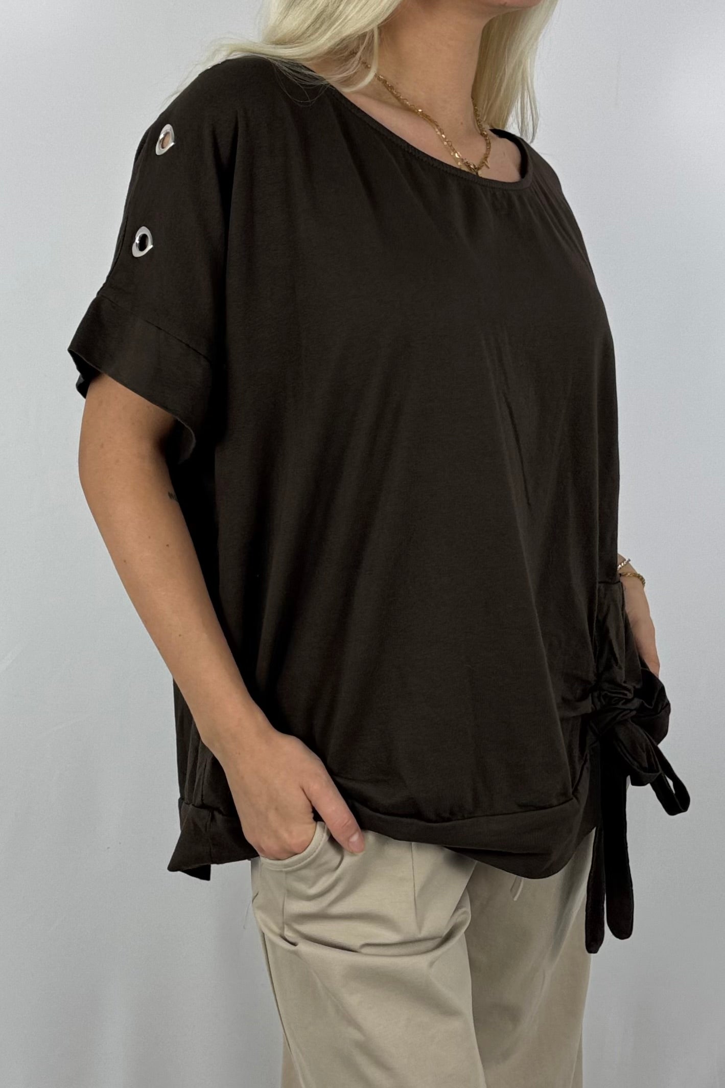 Shirt mit Raffdetail & Zierschnürung – lässig und modern-Schoko