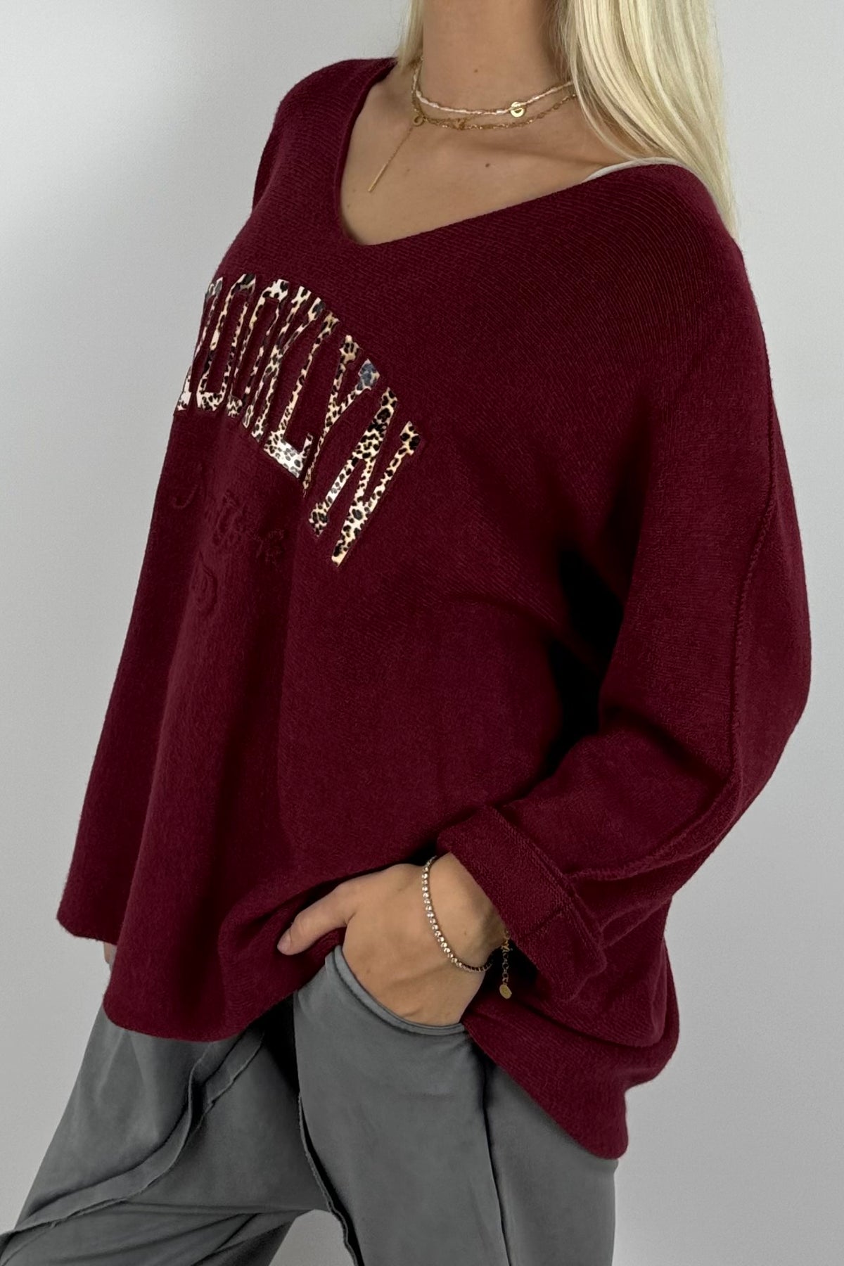 Oversize Shirt „BROOKLYN“ mit V-Ausschnitt – Bordeaux