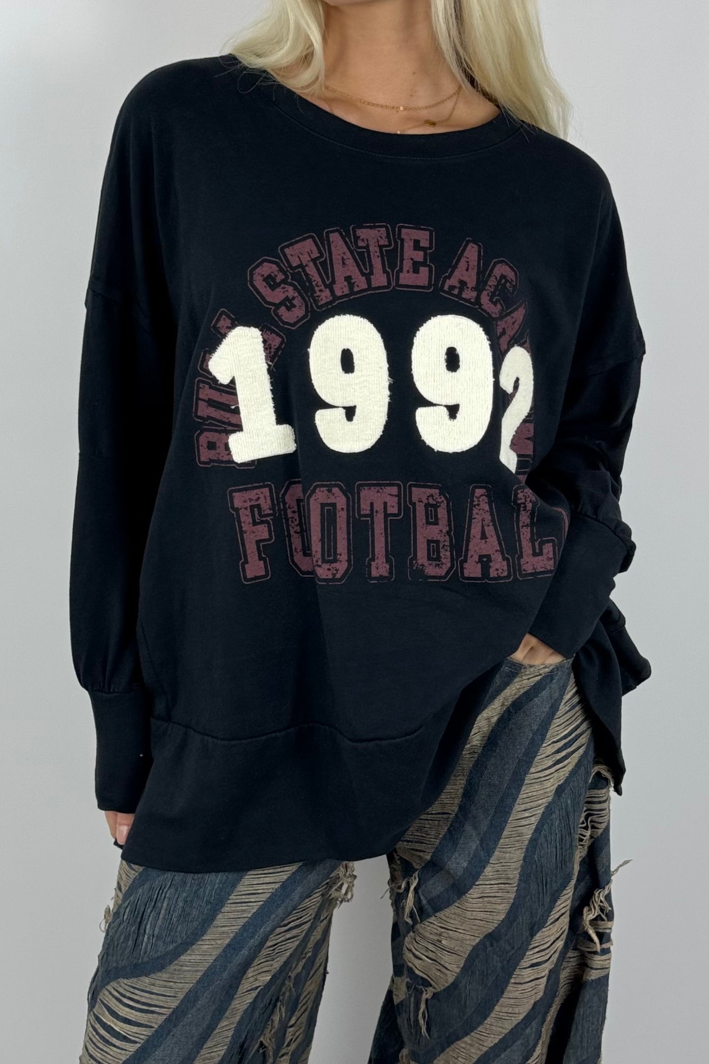Damen Oversize Sweatshirt „1992 Football“ – College Style-Schwarz