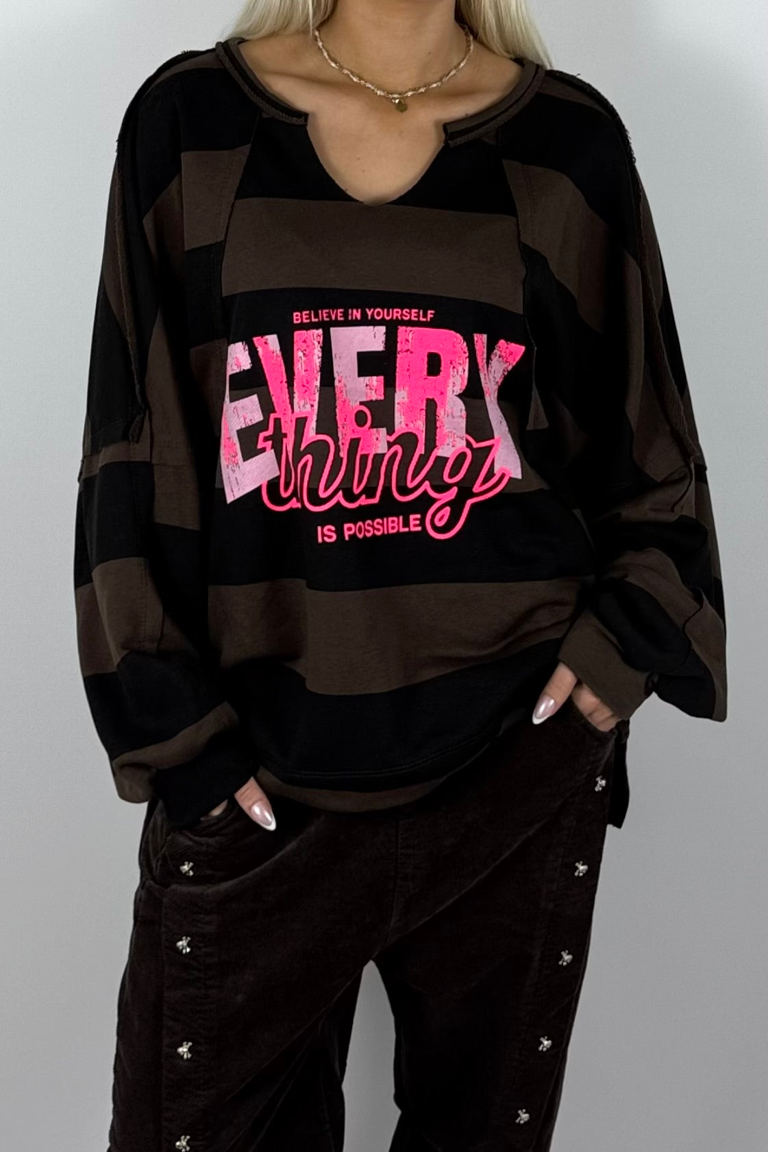Damen Oversize Sweatshirt „EVERYTHING“ – Schoko