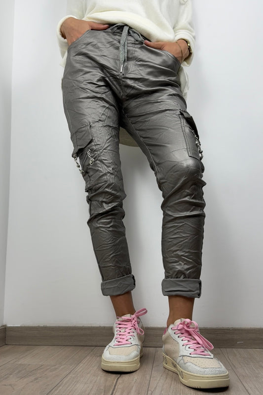 Modische Cargo-Hose mit Reißverschlussdetails