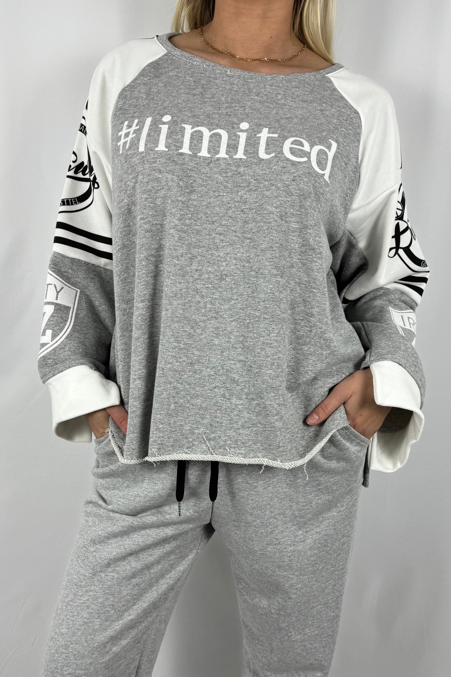 Damen Sweatshirt mit #limited Print und Statement Ärmeln-grau