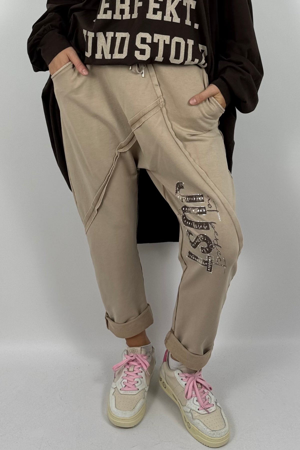 Lässige Baggy-Hose mit „JUST“-Detail – Safari