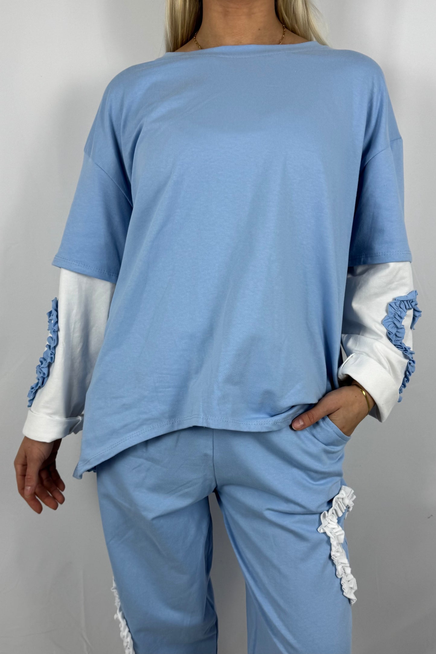 Damen Shirt mit Herz Applikation an den Ärmeln-Hellblau