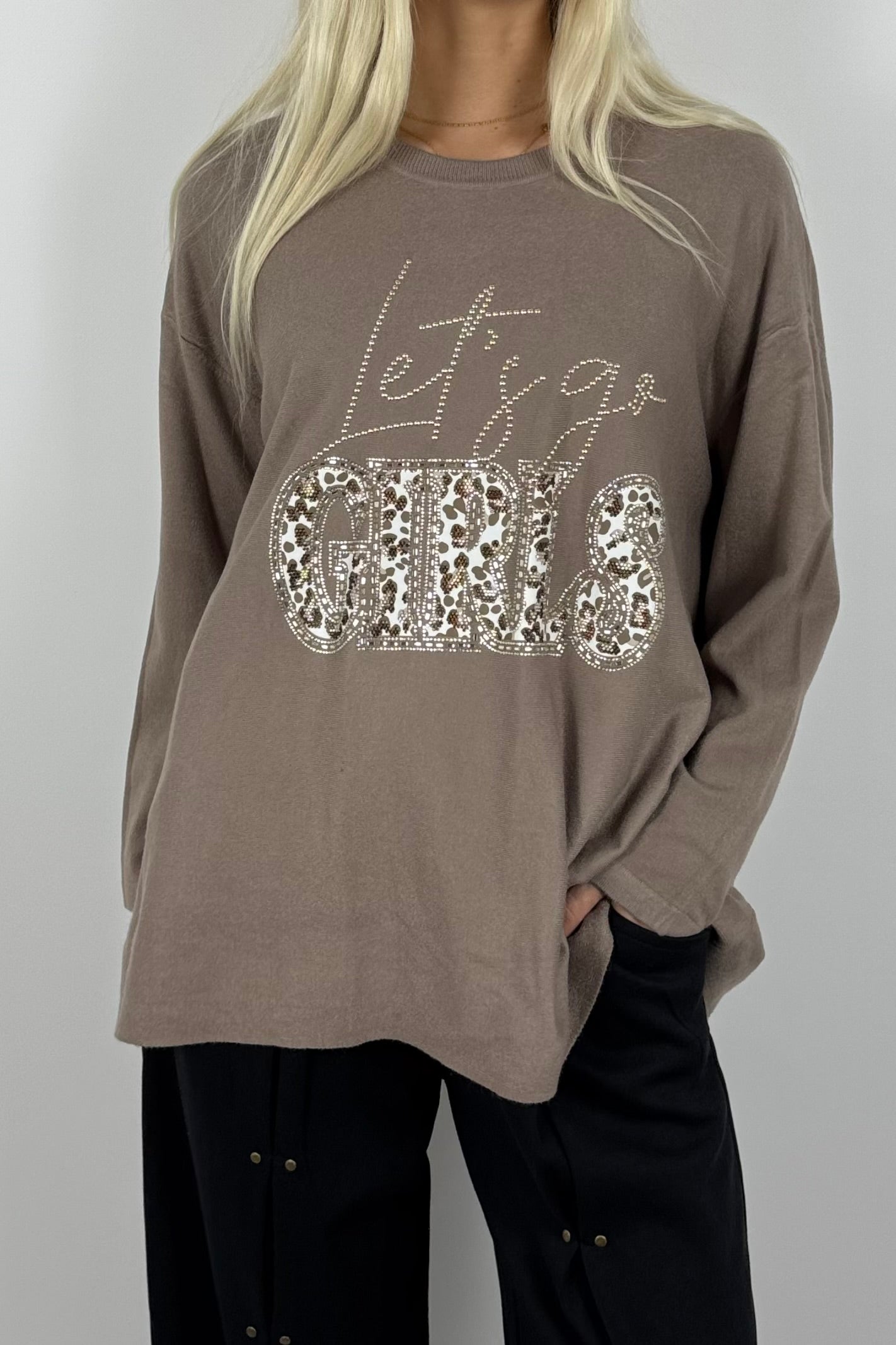 Damen Oversize Shirt „Let’s Go Girls“ mit Leo-Print & Glitzersteinen-Mud