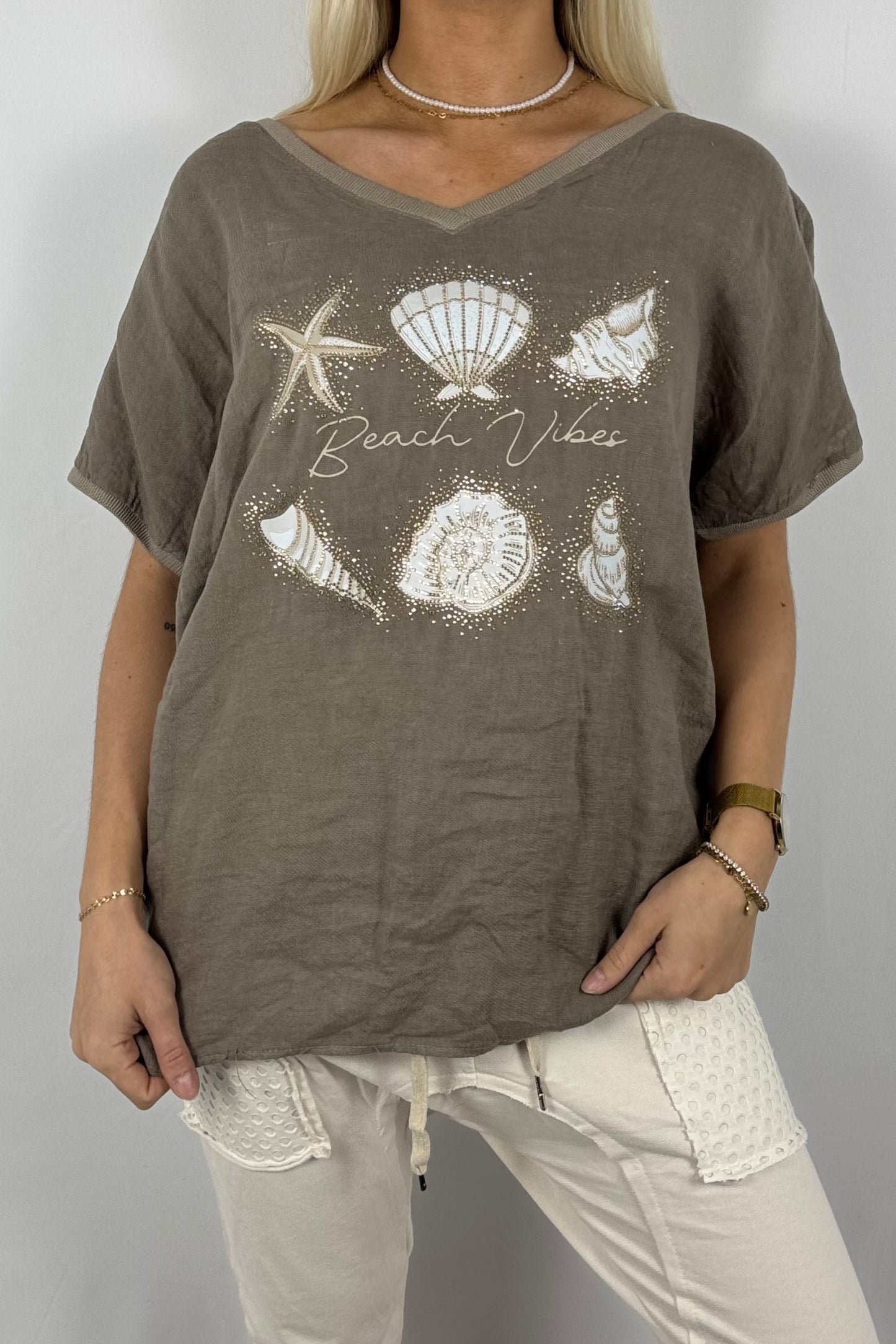 Leinen-Shirt „Beach Vibes“ mit Muschel-Motiv und Häkelrücken-Mud