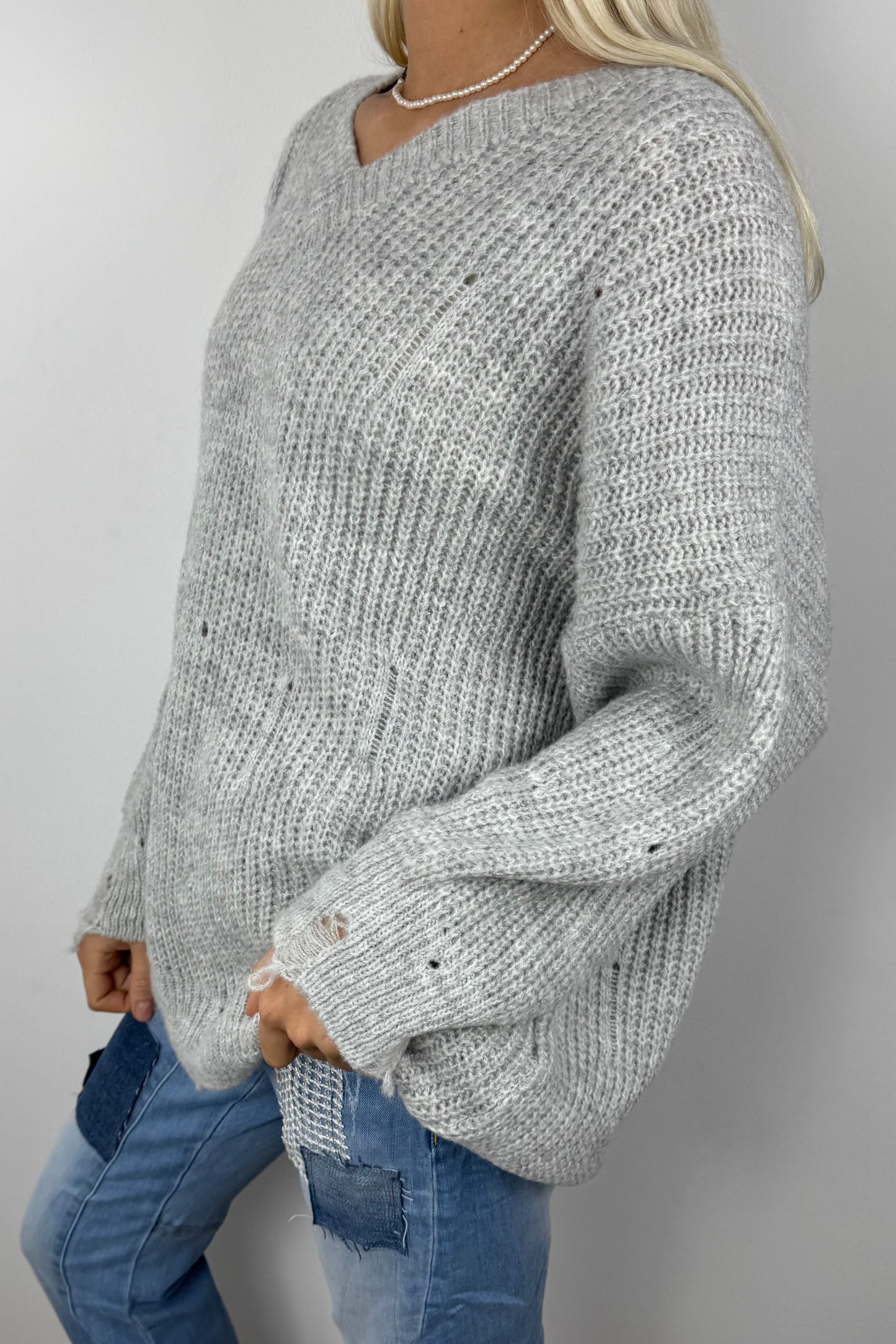 Oversize Strickpullover mit V-Ausschnitt – Grau