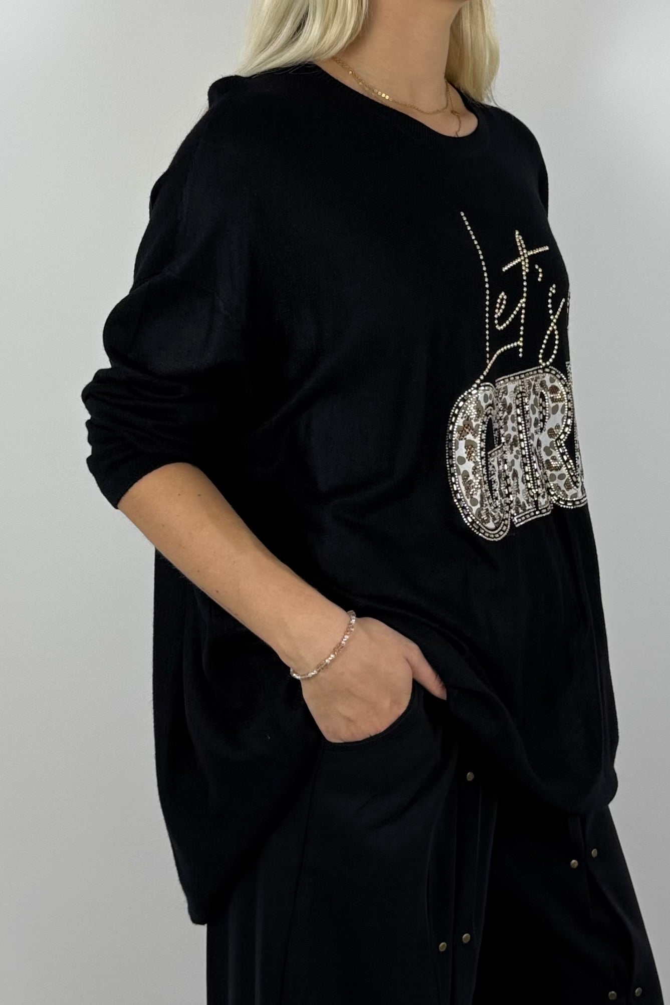 Damen Oversize Shirt „Let’s Go Girls“ mit Leo-Print & Glitzersteinen-Schwarz