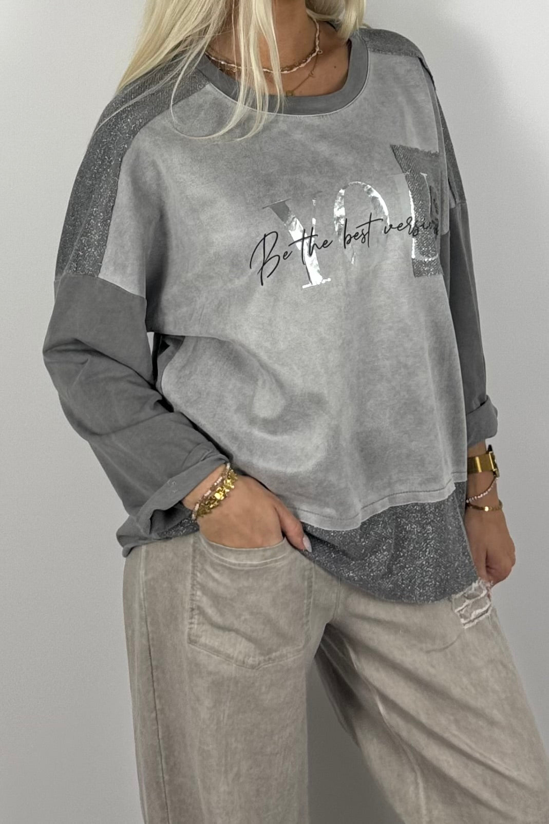 Oversize Damen Sweatshirt mit Glitzer-Details & Schriftzug – Hellgrau
