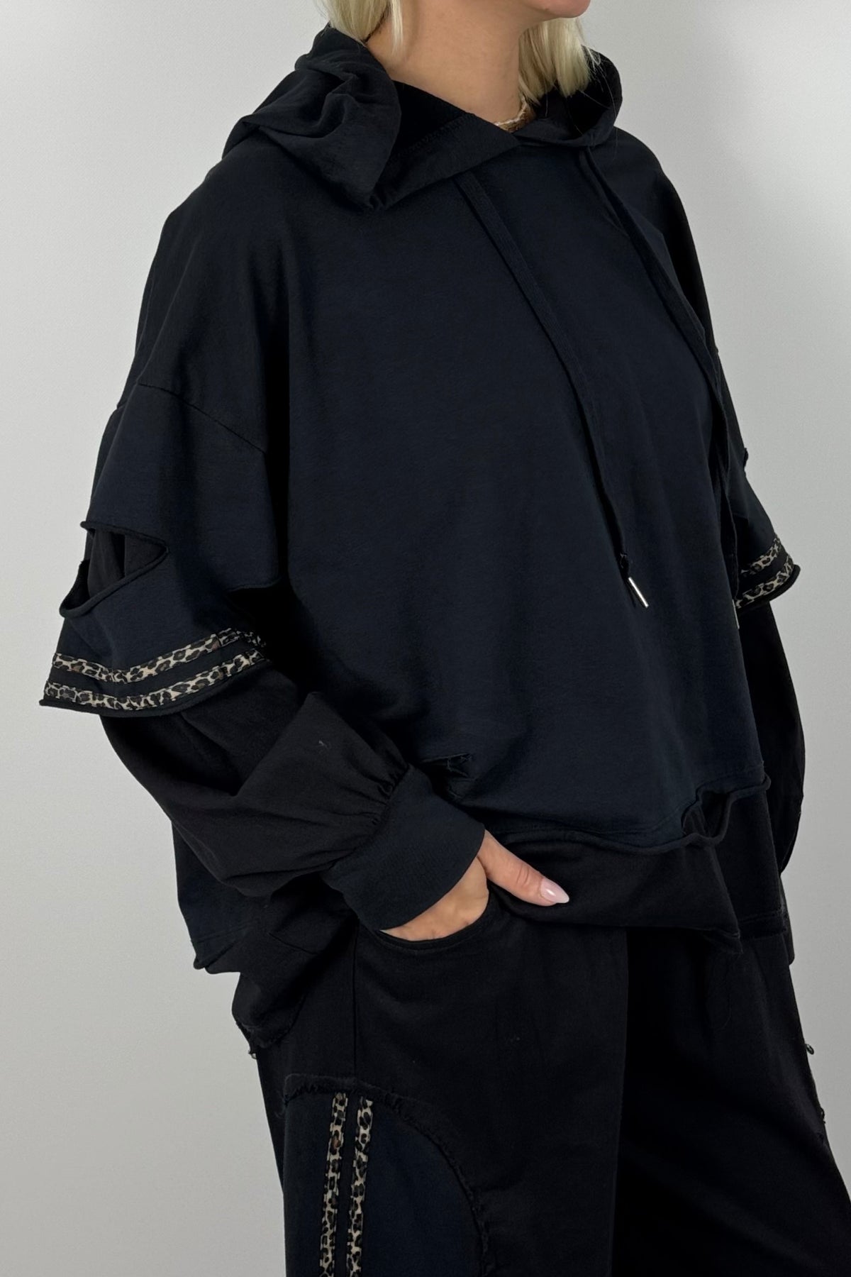 Oversize Hoodie mit Leo-Details-Schwarz