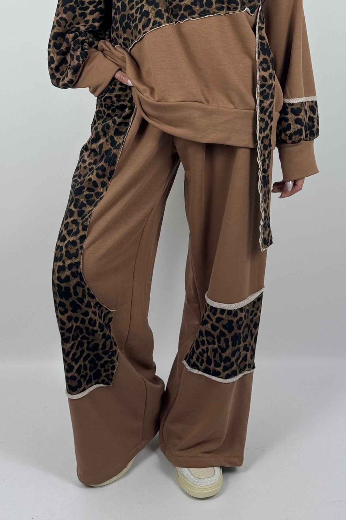 Damen Wide-Leg Hose mit Leo-Muster & Patchwork-Design –Kamel