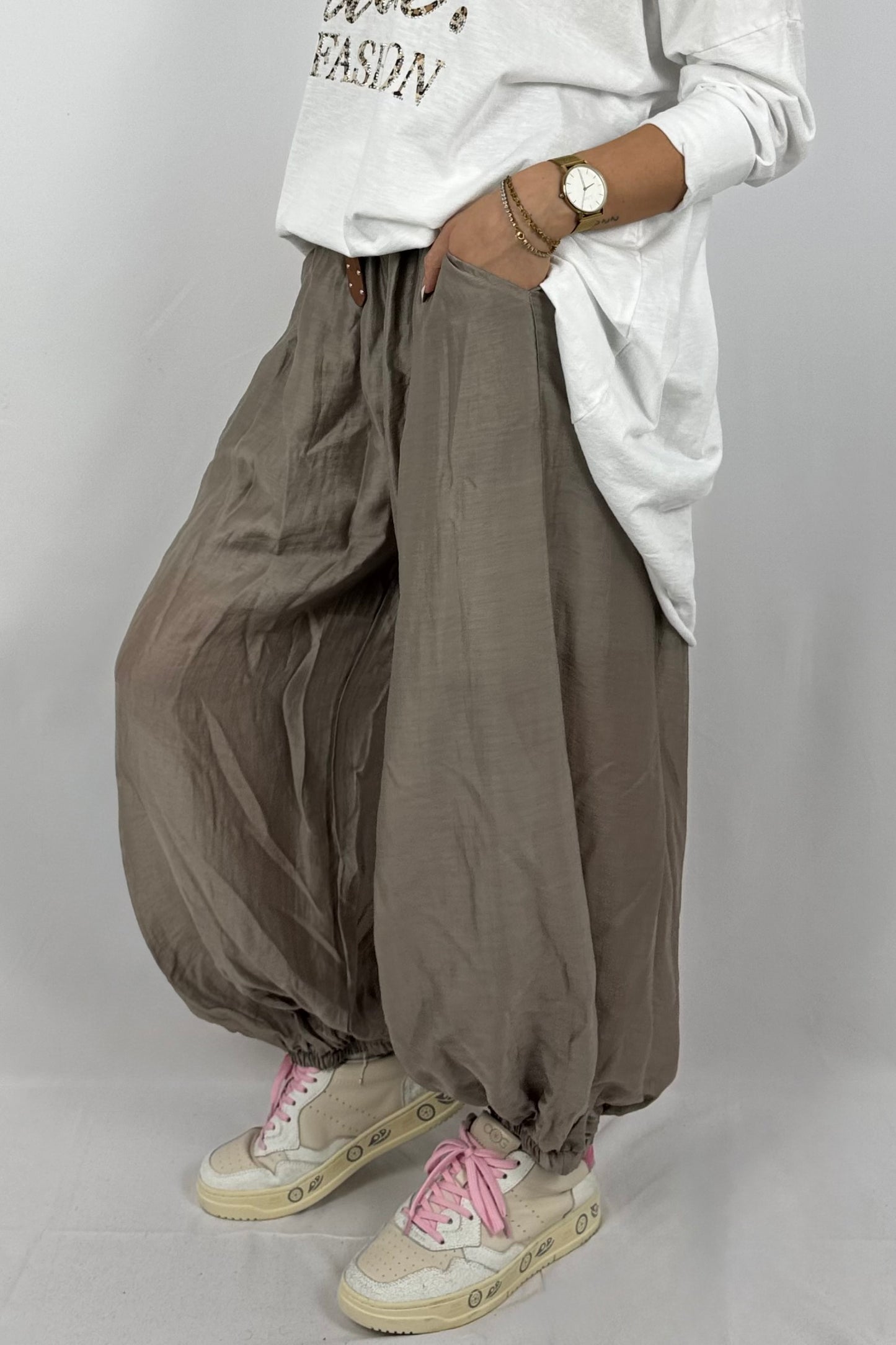 Lässige Ballonhose mit Nietengürtel-Mud
