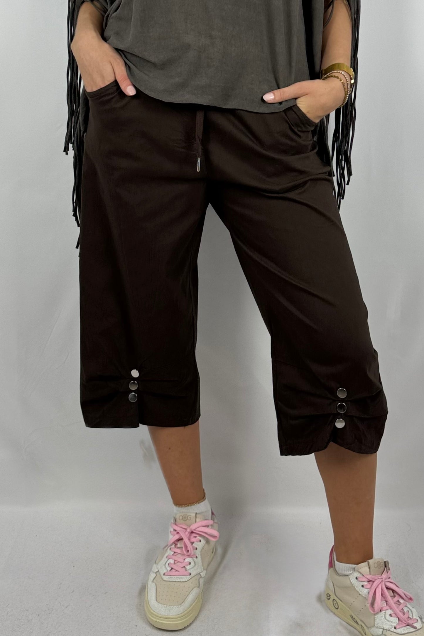 7/8-Hose mit Knopfdetail & Paperbag-Bund-Schoko