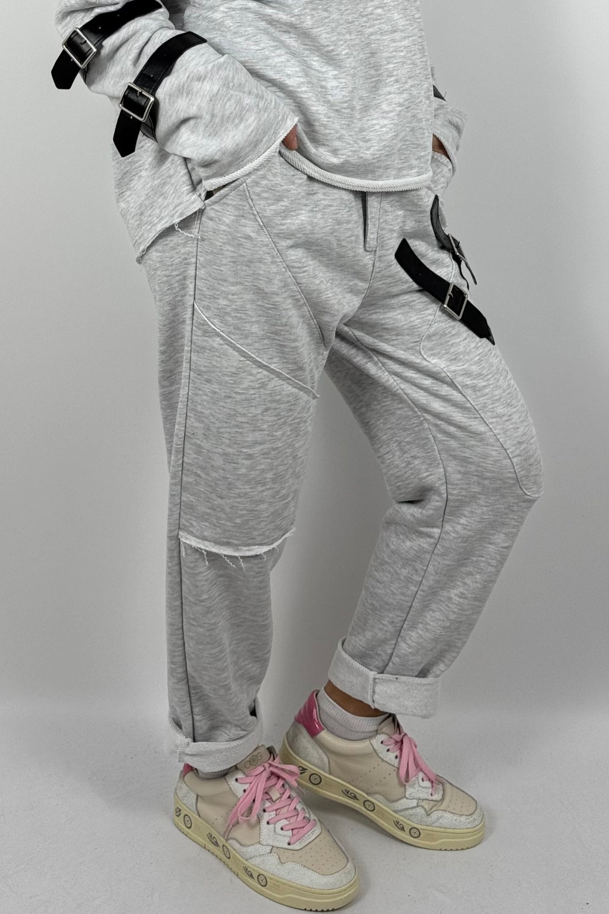 Lässige Oversize Jogginghose mit Schnallen-Details – Grau