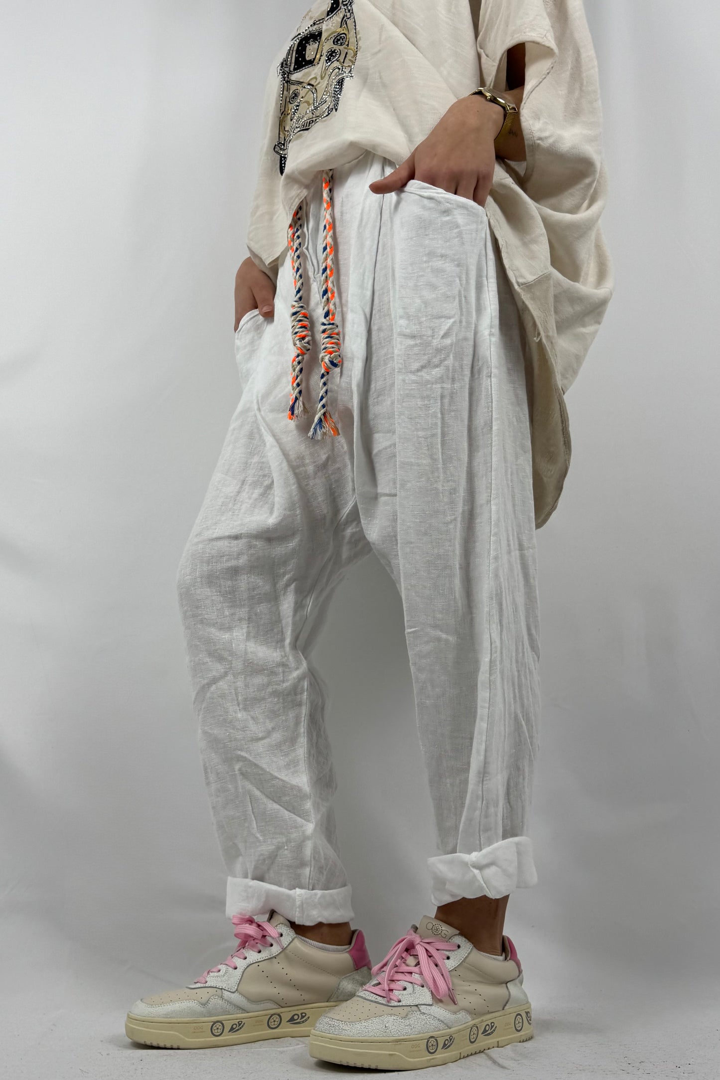 Damen Leinenhose mit Flechtgürtel-Weiß