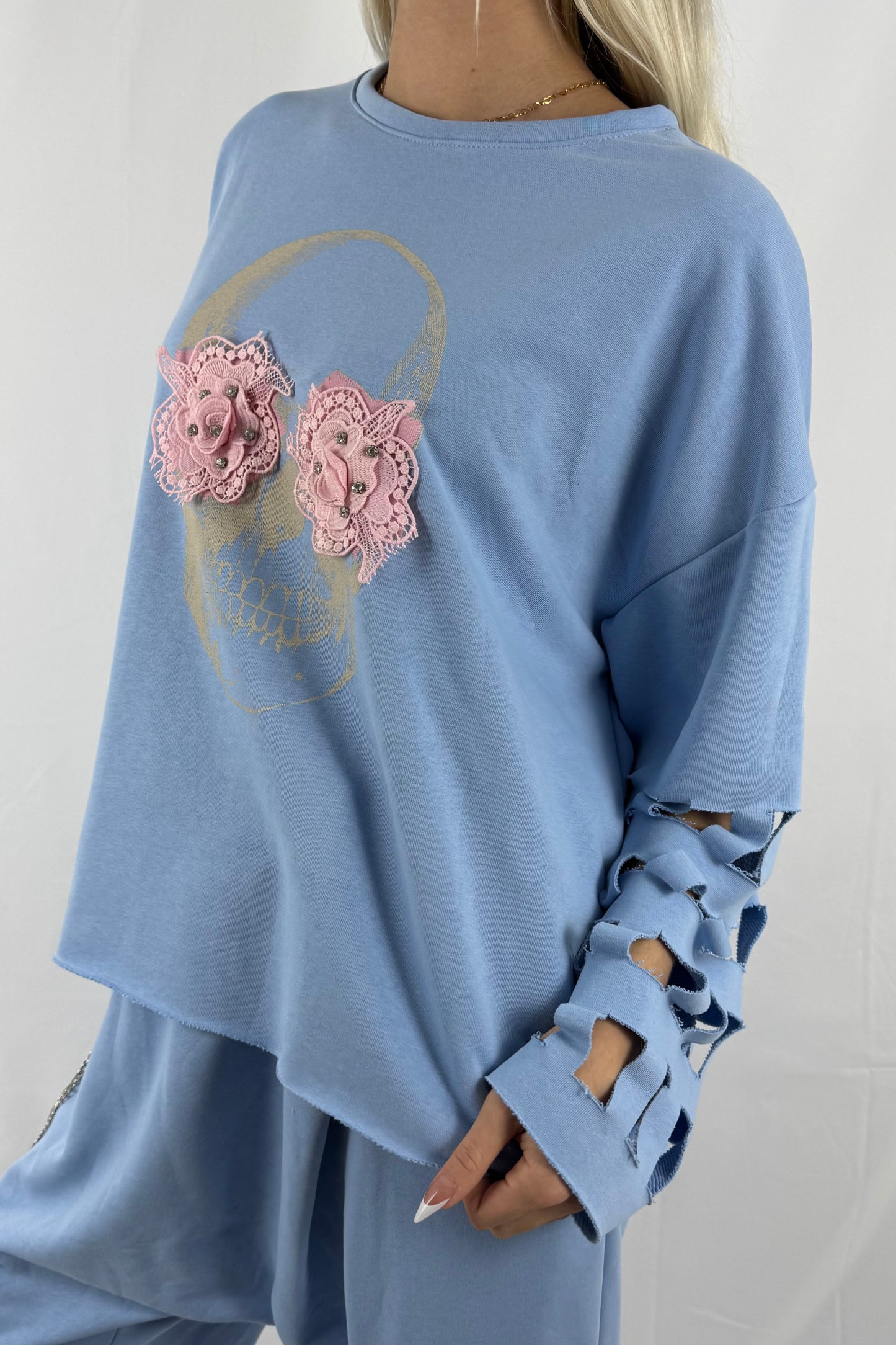 Oversize Shirt mit Totenkopf-Print & Cut-Out-Ärmeln –Hell Blau