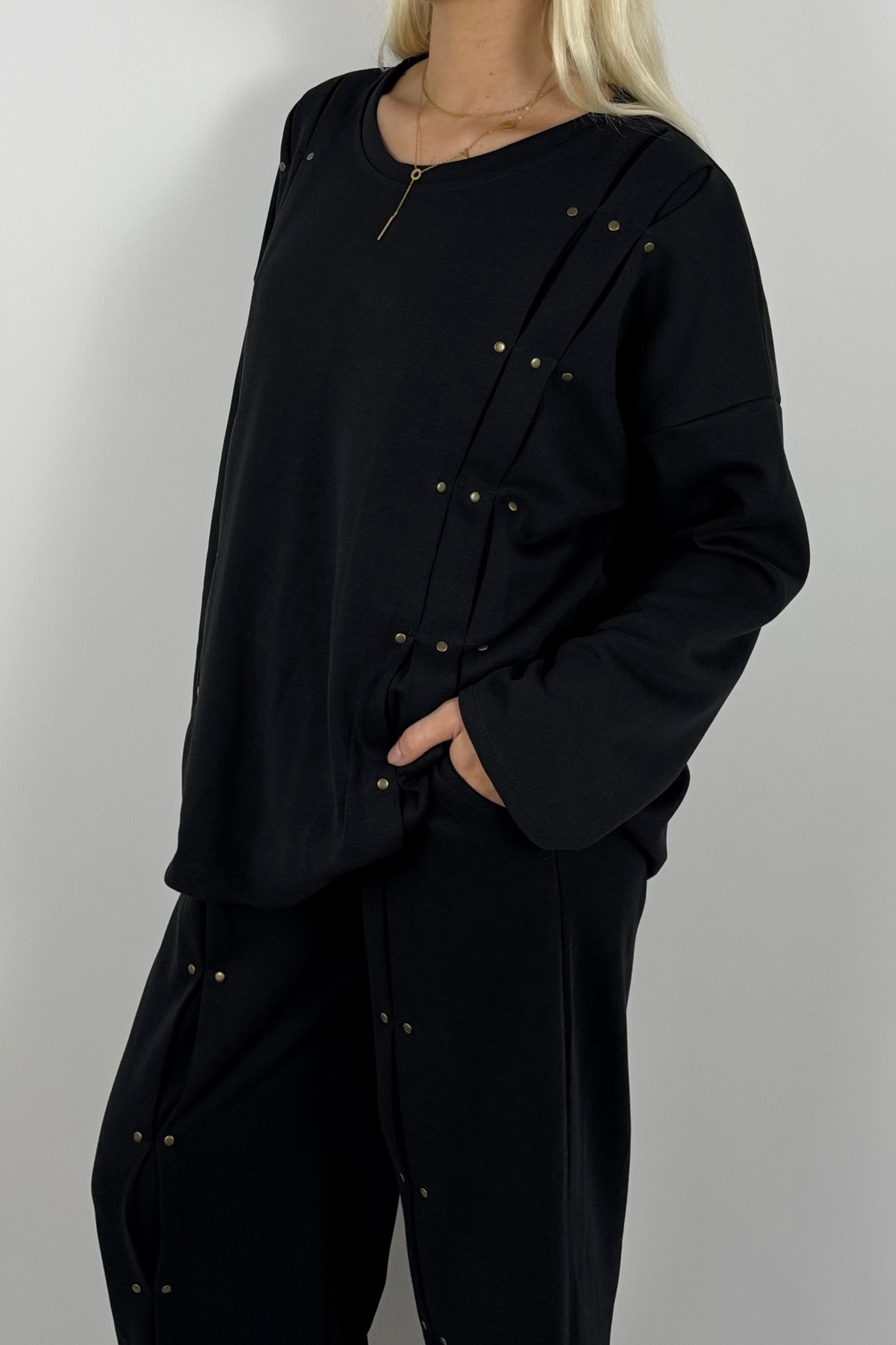Damen Oversize Sweatshirt mit Nieten & Faltendetails – Schwarz
