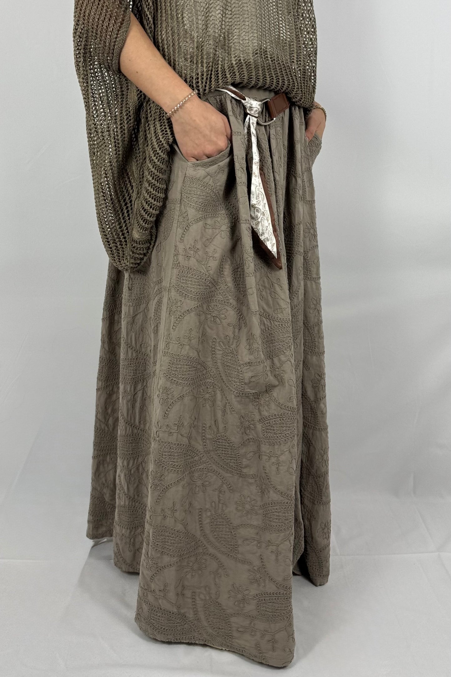 Boho Midi Rock mit Stickerei & Gürtel – Baumwolle -Mud