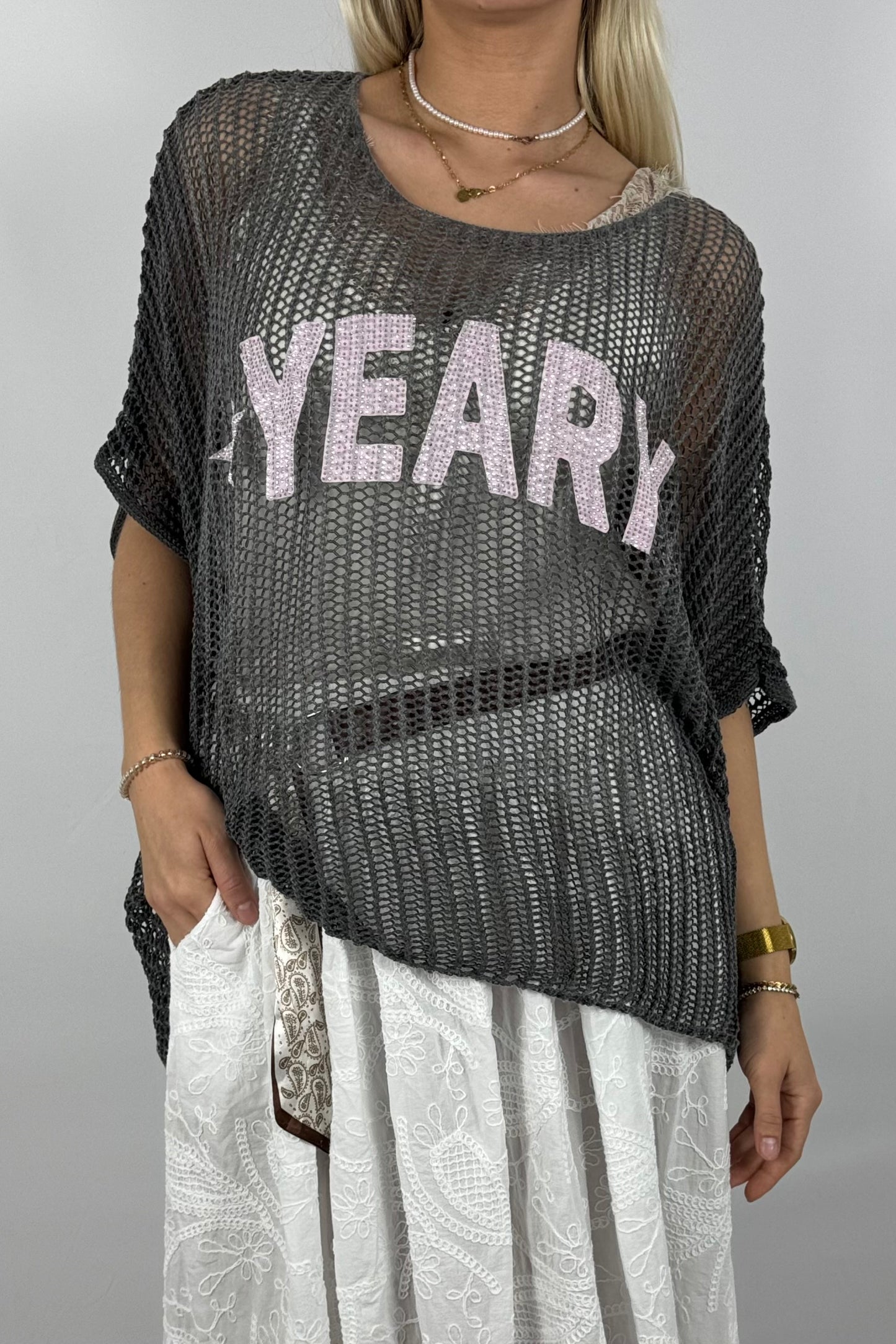 Oversize Strickshirt „YEARN“ – Netzlook Statement Shirt-Schwarz
