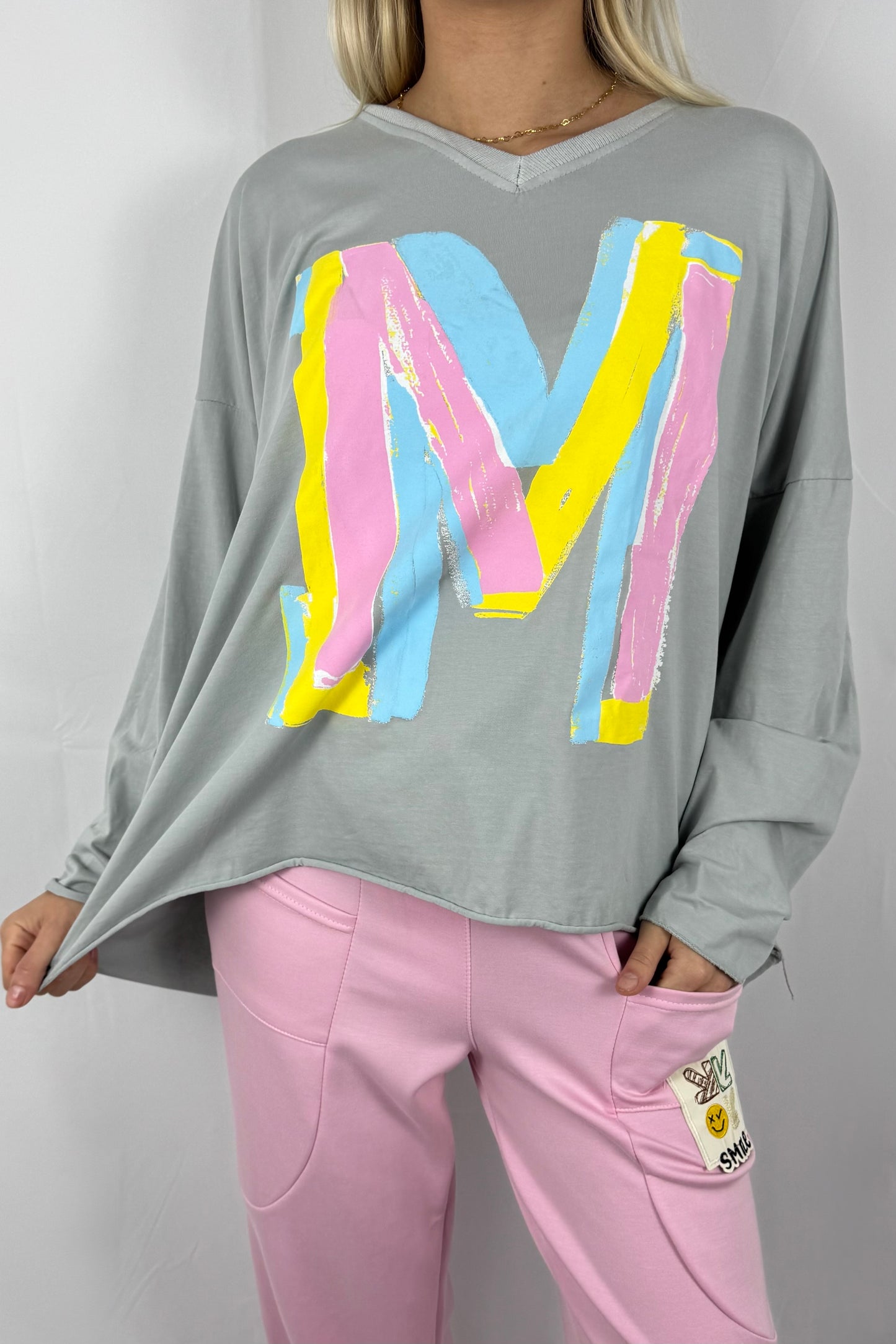 Oversize Shirt mit V-Ausschnitt & Letter-Print –Grau