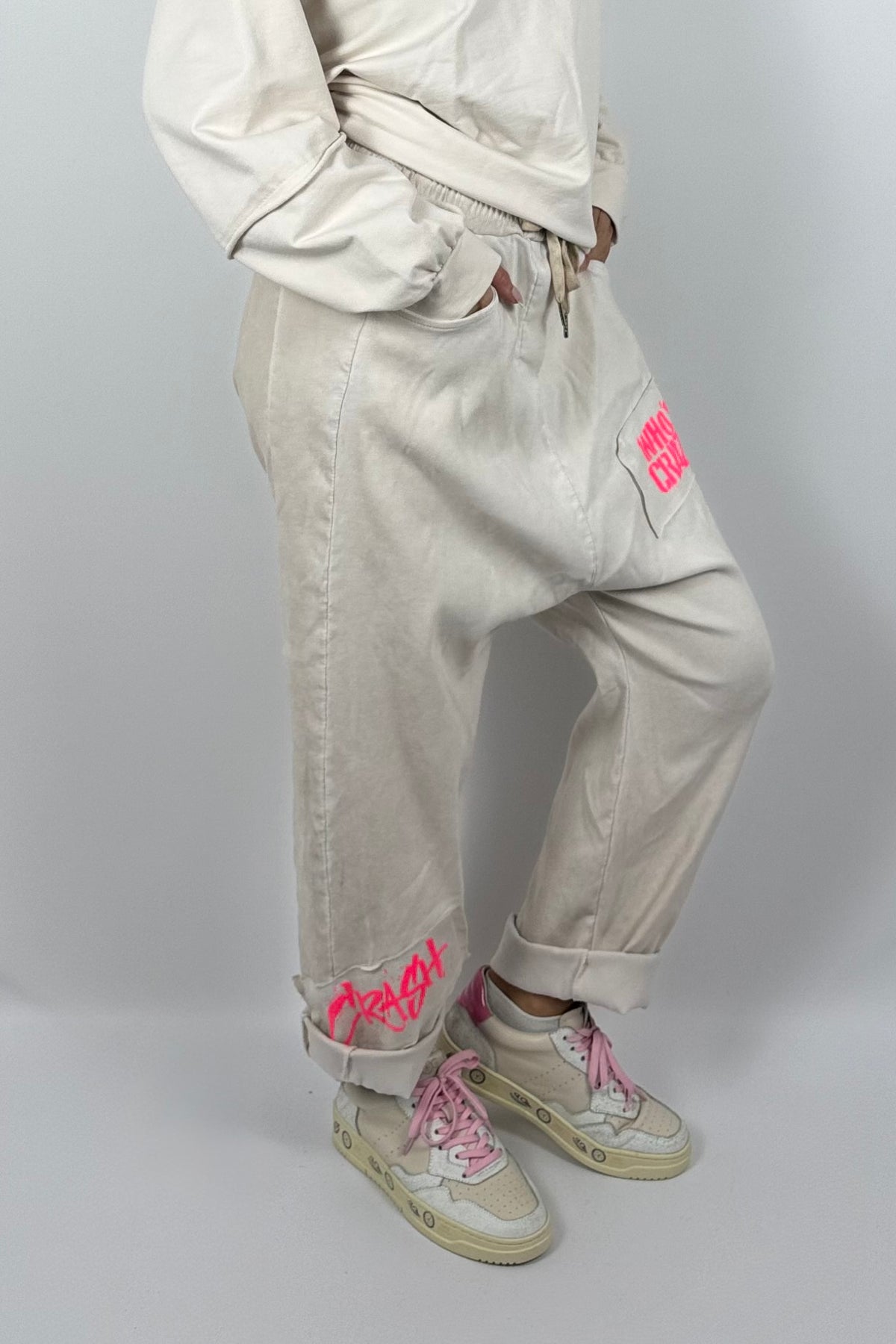 Damen Baggy-Hose mit Statement-Print-Beige
