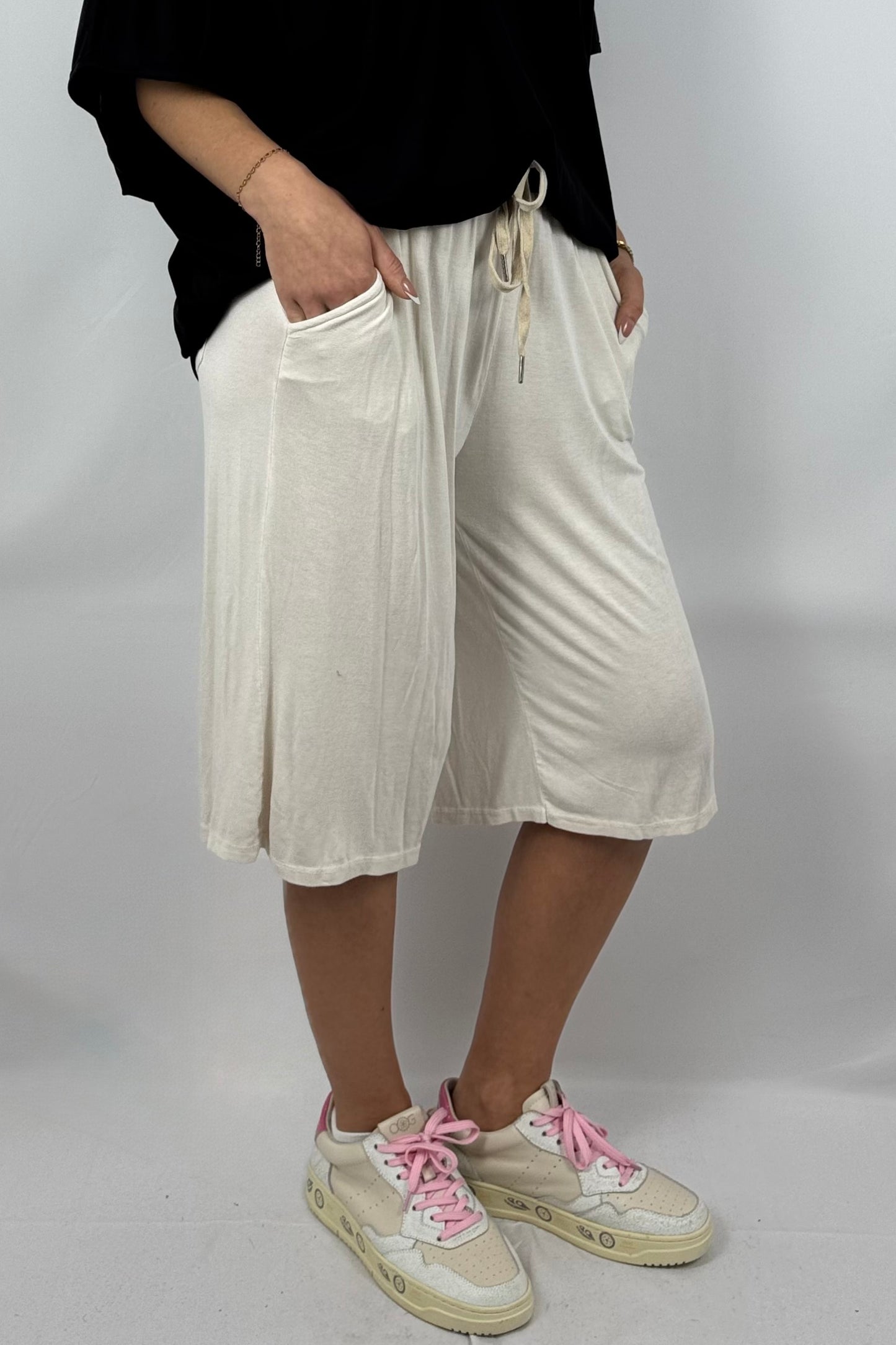 Jersey-Shorts mit Statement-Tasche-Beige