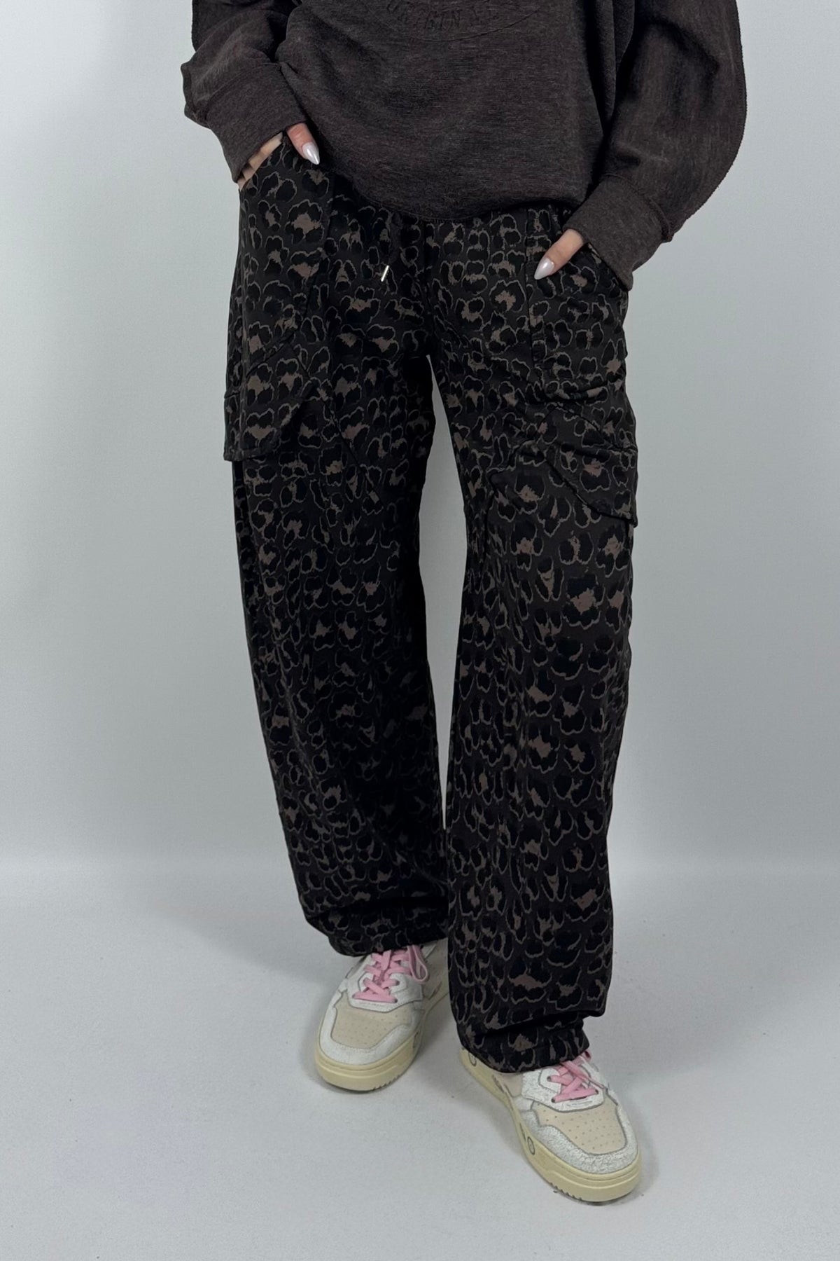 Modische Damen Cargo-Balloonhose mit Leo-Muster –Schoko