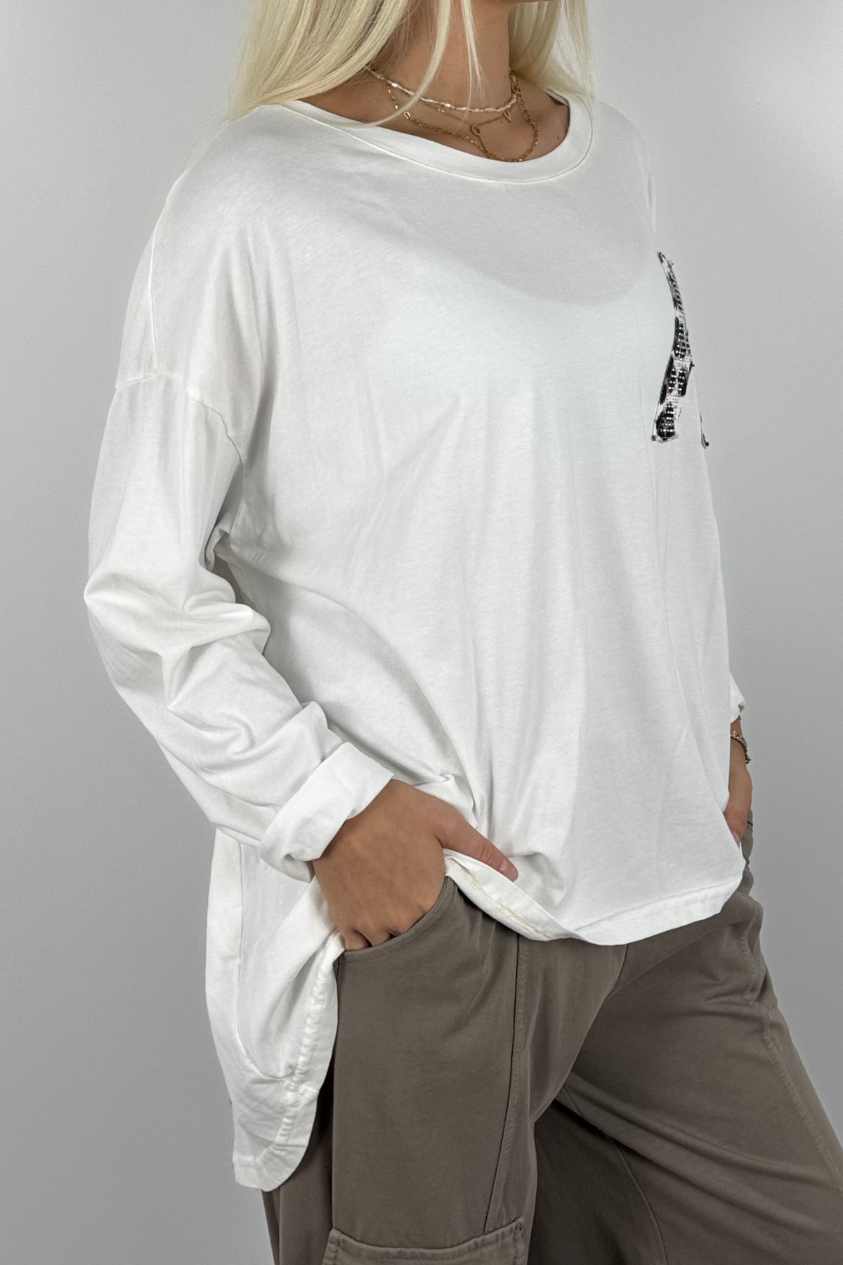 Oversize Longshirt mit Leo-Detail –Weiß