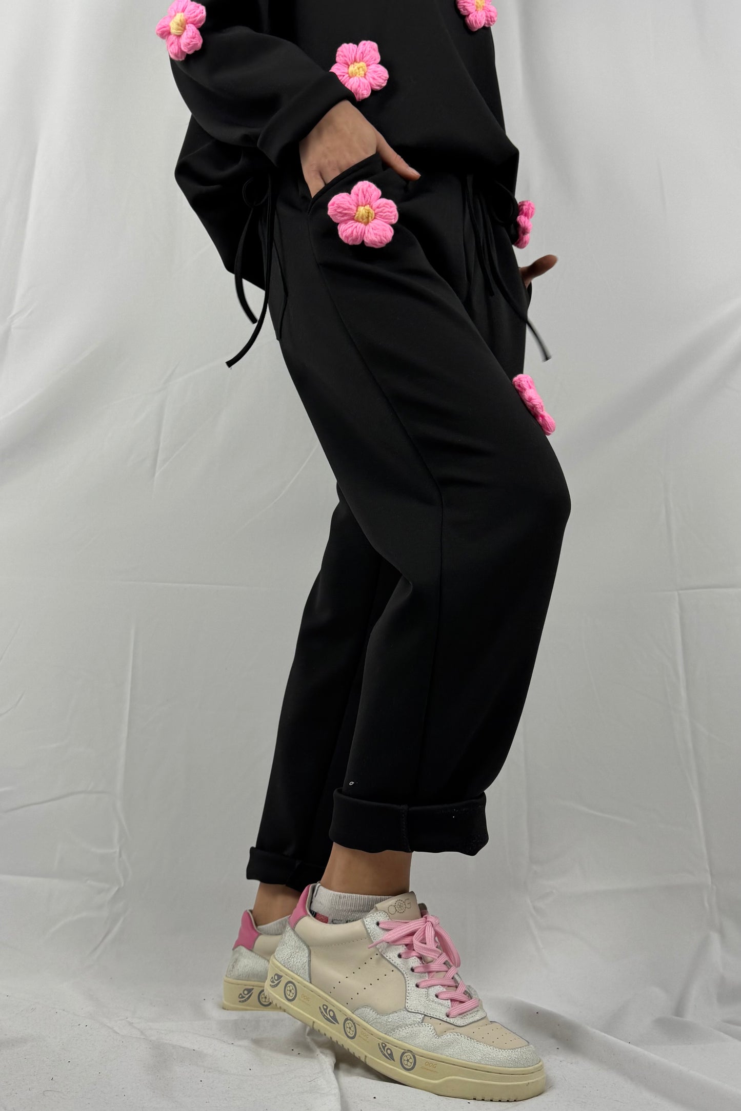 Hose mit Häkelblumen & Kordelzug-Schwarz